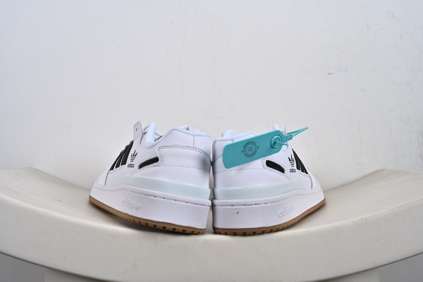 140 阿迪达斯 Adidas Forum Low 低帮百搭潮流休闲运动板鞋 HP9088