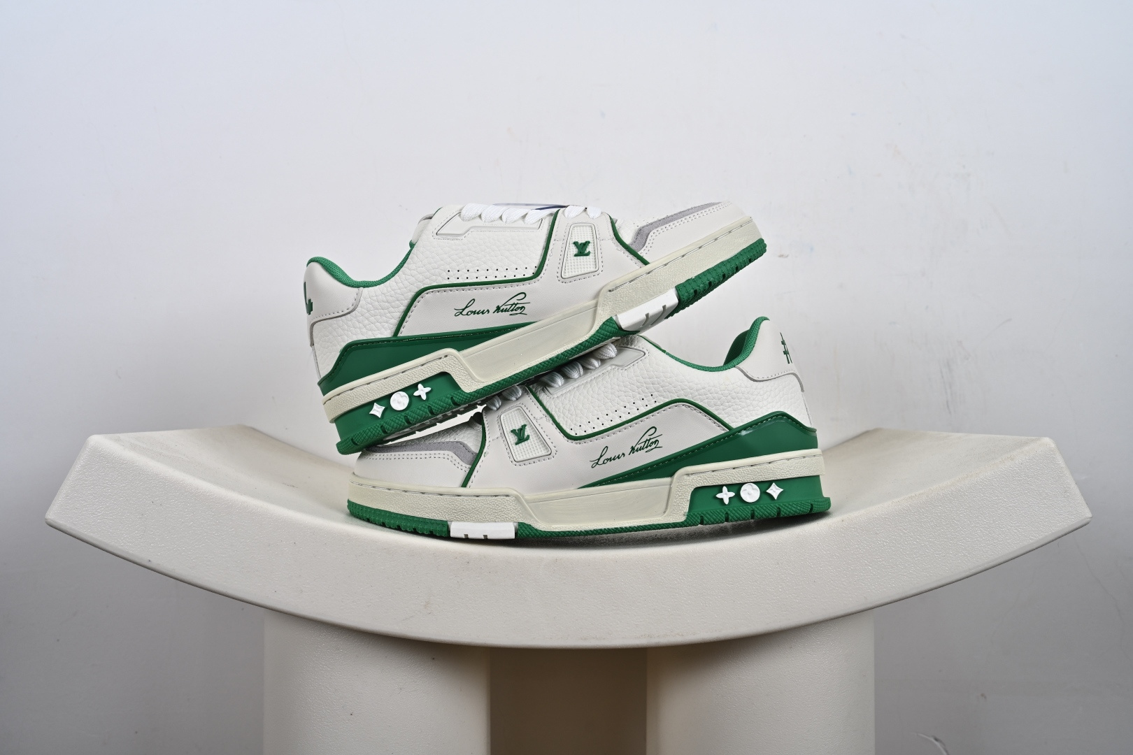 支持放店 LV路易威登Louis Vuitton Trainer Low Sneaker 面包版系列低帮休闲运动文化百搭篮球板鞋! N-E6