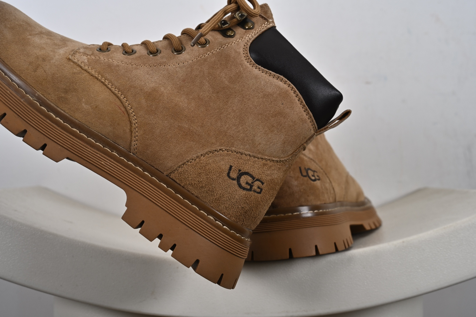300 UGG Tasman Weather Hybrid 塔斯曼混合系列 2024秋冬新品中帮轻量休闲马丁靴 U5666M