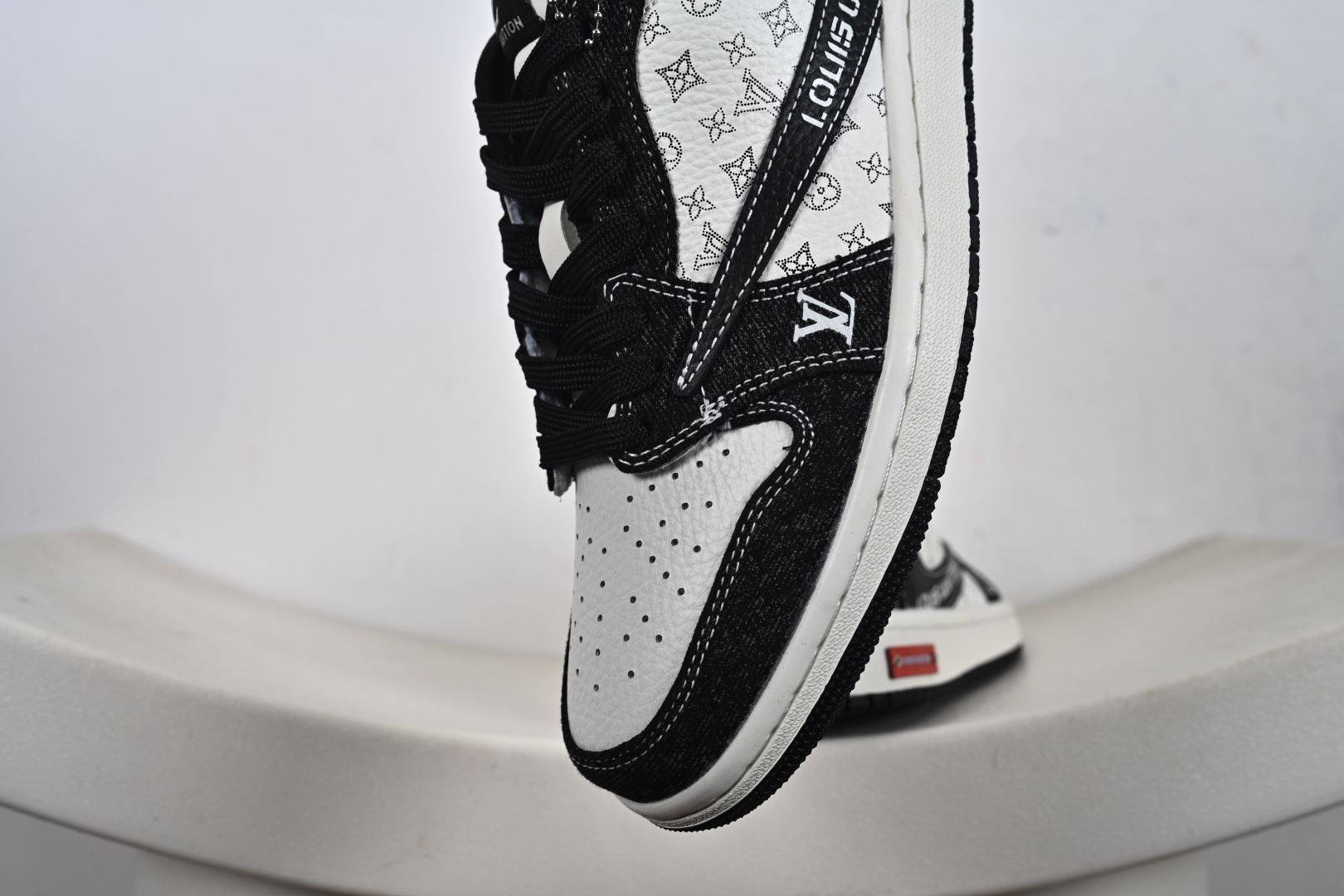 260 定制版 Travis Scott x Fragment Design x Air Jordan 1 Low SP AJ1 乔1LV联名 白黑牛仔 低帮文化休闲板鞋 SC0601-054