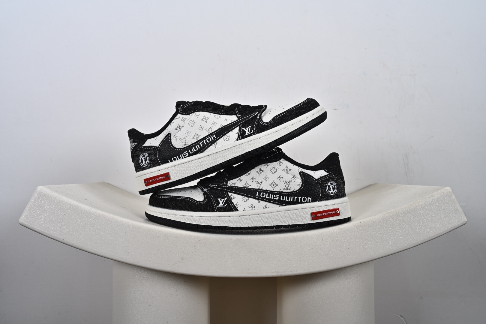 260 定制版 Travis Scott x Fragment Design x Air Jordan 1 Low SP AJ1 乔1LV联名 白黑牛仔 低帮文化休闲板鞋 SC0601-054