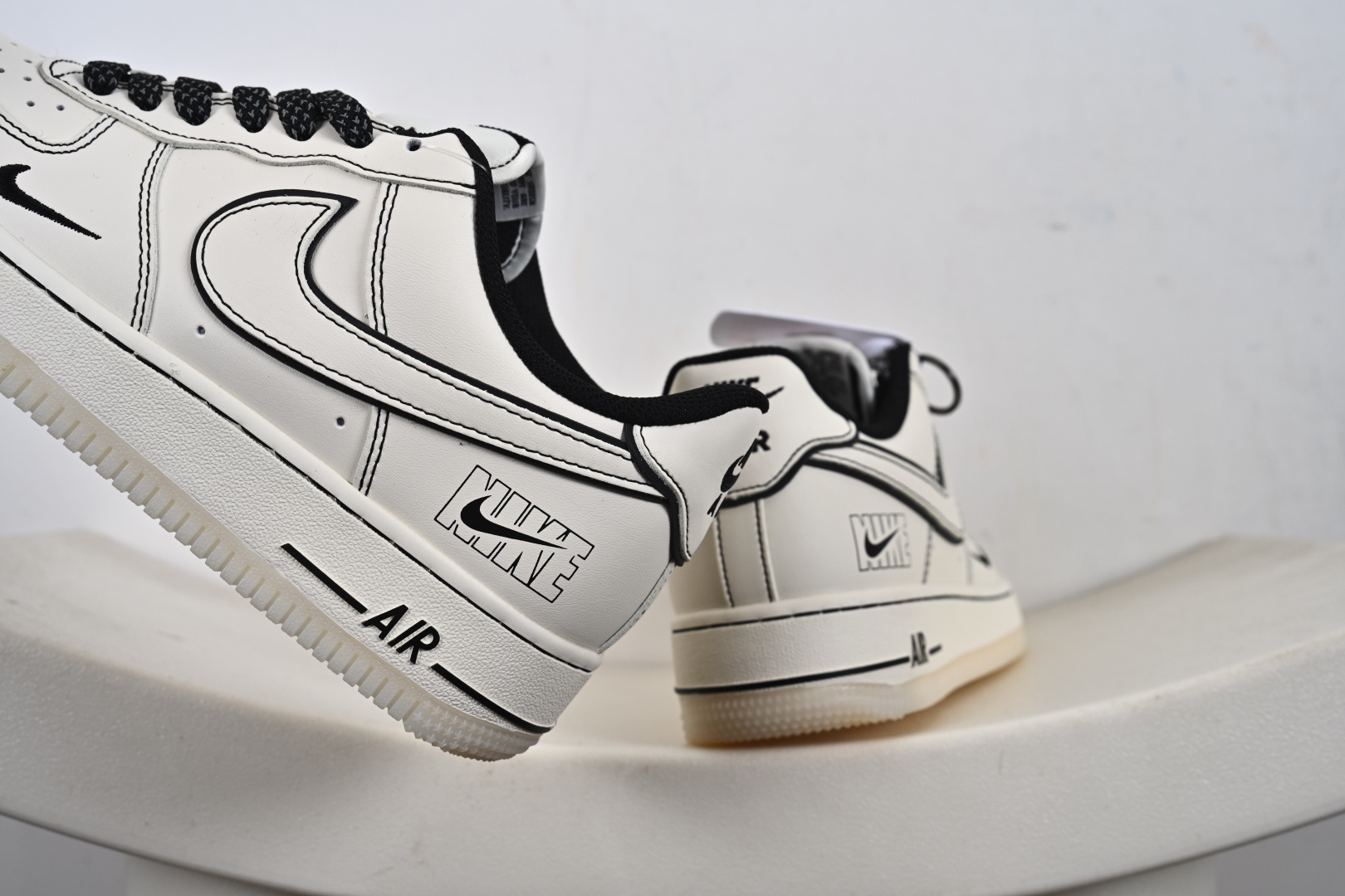 定制版 Air Force 1'07 Low 米黑兔八哥水晶底 空军一号低帮休闲板鞋 SM6668-115 定制版 Air Force 1'07 Low 米黑兔八哥水晶底 空军一号低帮休闲板鞋 SM6668-115