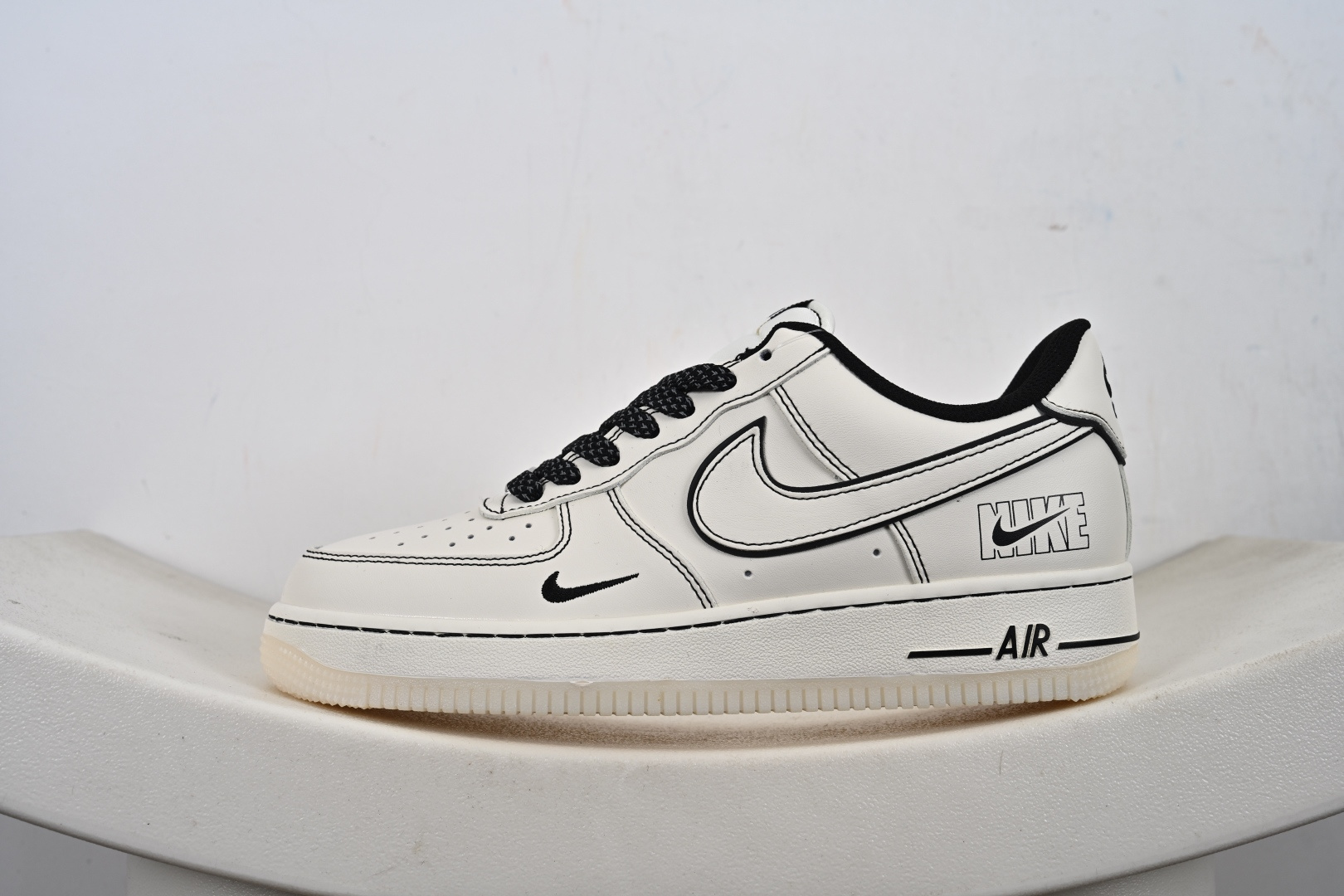 定制版 Air Force 1'07 Low 米黑兔八哥水晶底 空军一号低帮休闲板鞋 SM6668-115 定制版 Air Force 1'07 Low 米黑兔八哥水晶底 空军一号低帮休闲板鞋 SM6668-115