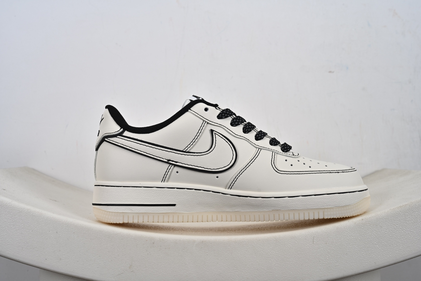 定制版 Air Force 1'07 Low 米黑兔八哥水晶底 空军一号低帮休闲板鞋 SM6668-115 定制版 Air Force 1'07 Low 米黑兔八哥水晶底 空军一号低帮休闲板鞋 SM6668-115
