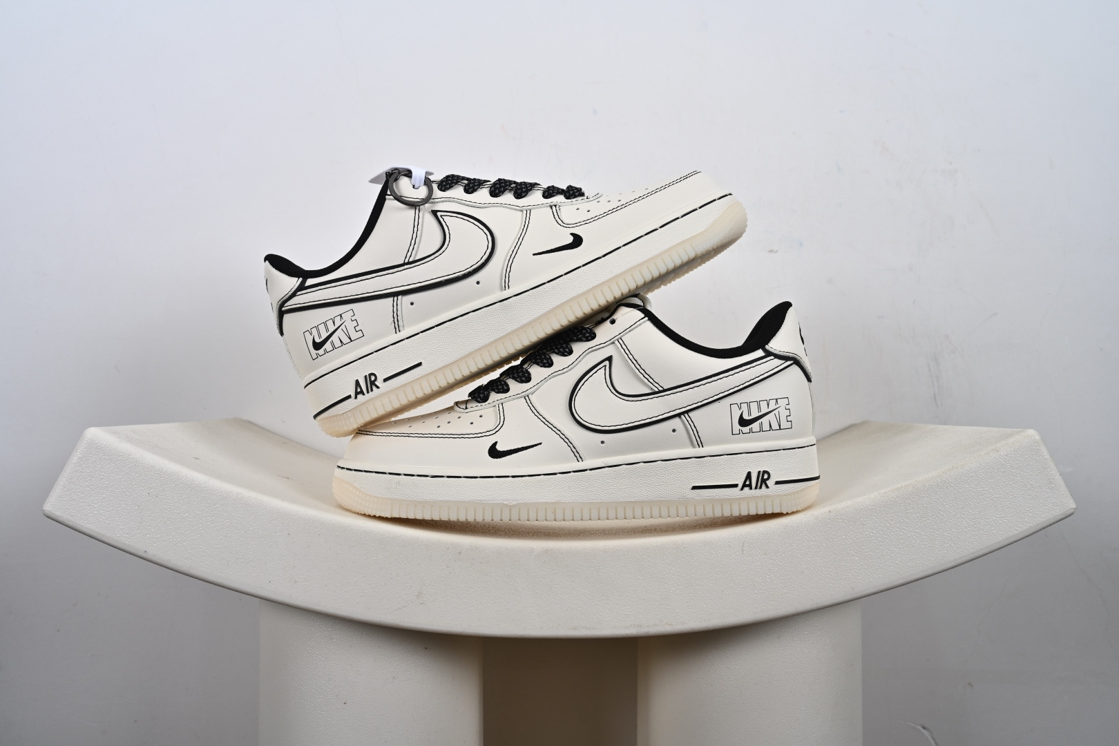 定制版 Air Force 1’07 Low 米黑兔八哥水晶底 空军一号低帮休闲板鞋 SM6668-115 定制版 Air Force 1’07 Low 米黑兔八哥水晶底 空军一号低帮休闲板鞋 SM6668-115