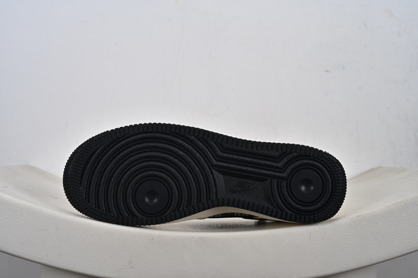 NIke Air Force 1 '07 Low 空军一号低帮 运动鞋 休闲鞋 KJ1688-021