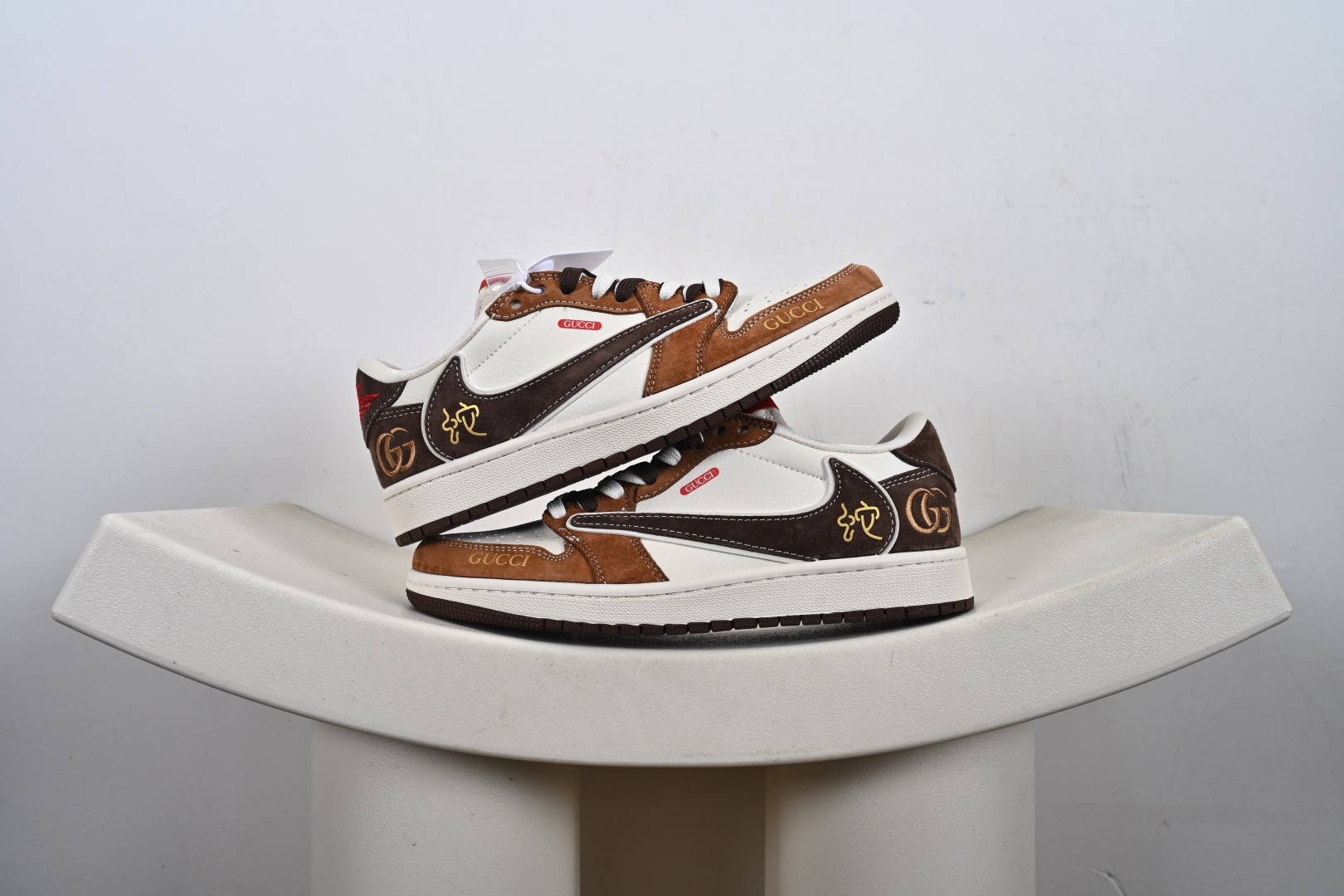 支持放店 乔丹Air Jordan 1 Low AJ1乔1联名款倒勾低帮休闲复古文化运动板鞋 货号:DM9288 完美品质出货 细节如图所示 鞋面切割工整 冲孔整齐干净 中底拉帮线 整体清洁度非常好· C9-E5