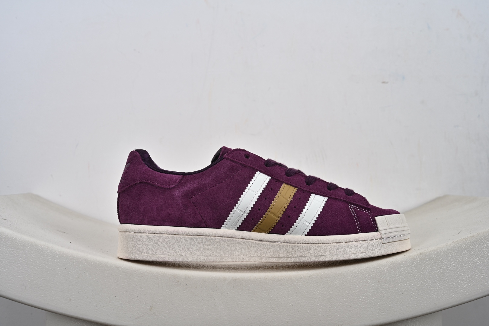 140 Adidas WB JABBAR 阿迪达斯柔软舒适防滑耐磨低帮板鞋 JR0271