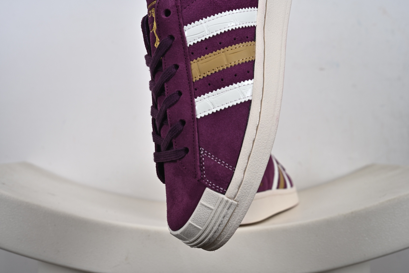 140 Adidas WB JABBAR 阿迪达斯柔软舒适防滑耐磨低帮板鞋 JR0271