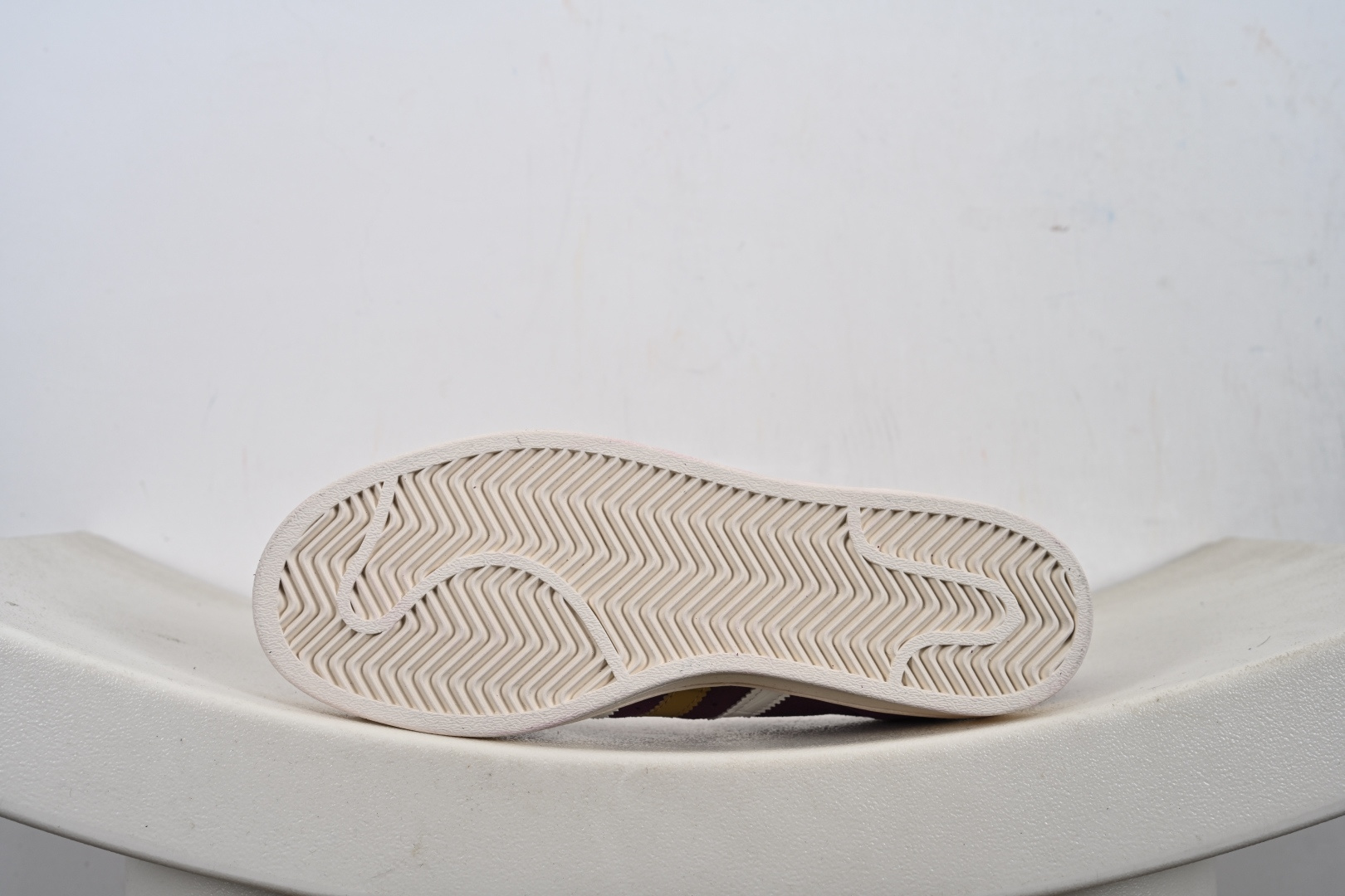 140 Adidas WB JABBAR 阿迪达斯柔软舒适防滑耐磨低帮板鞋 JR0271