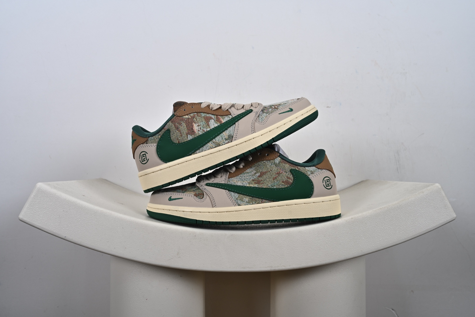 福利特价💰140支持放店‼️‼️‼️
Air Jordan 1 Retro Low、Dunk low 
拒绝公底 立体鞋型 细节完美 高清洁度 
购置公司同步原材料 原汁原味 忠于原版
货号：JH6088-611、
码数：36 36.5 37.5 38 38.5 39 40 40.5 41 42 42.5 43 44 44.5 45-L2-E1