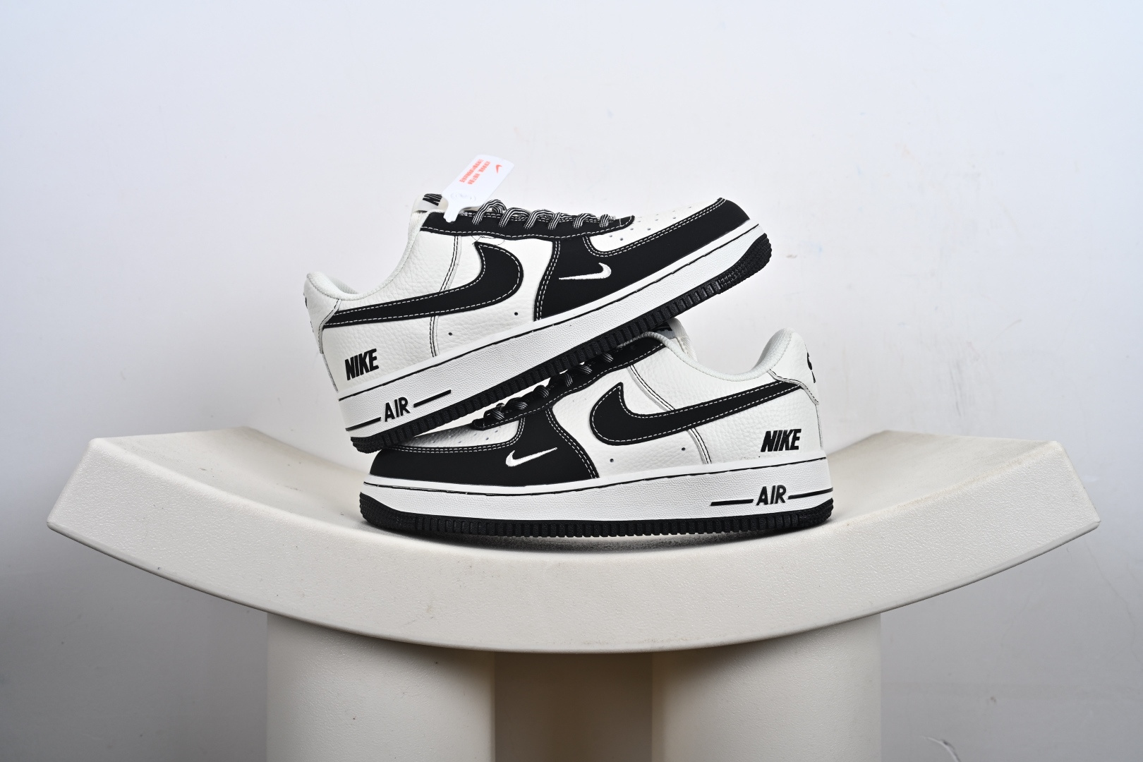 定制版 NIke Air Force 1 ’07 Low NIKE–经典黑白 空军一号低帮 运动鞋 NH0601-574