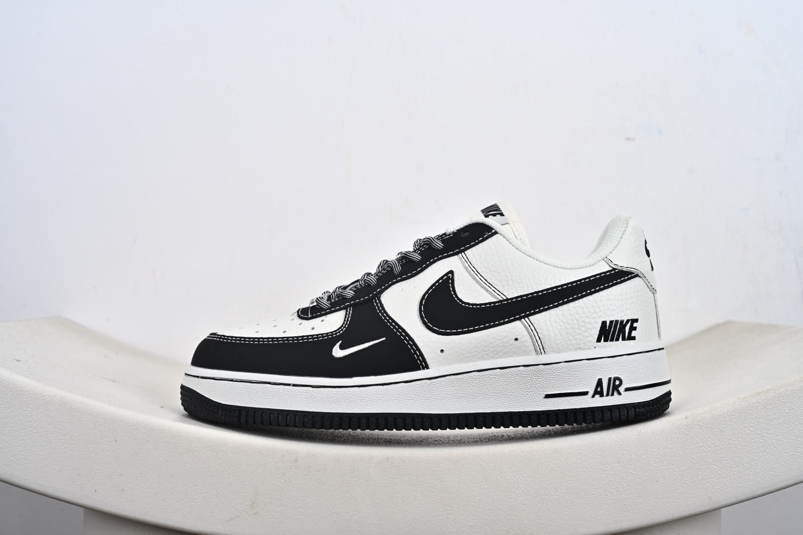 定制版 NIke Air Force 1 '07 Low NIKE--经典黑白 空军一号低帮 运动鞋 NH0601-574