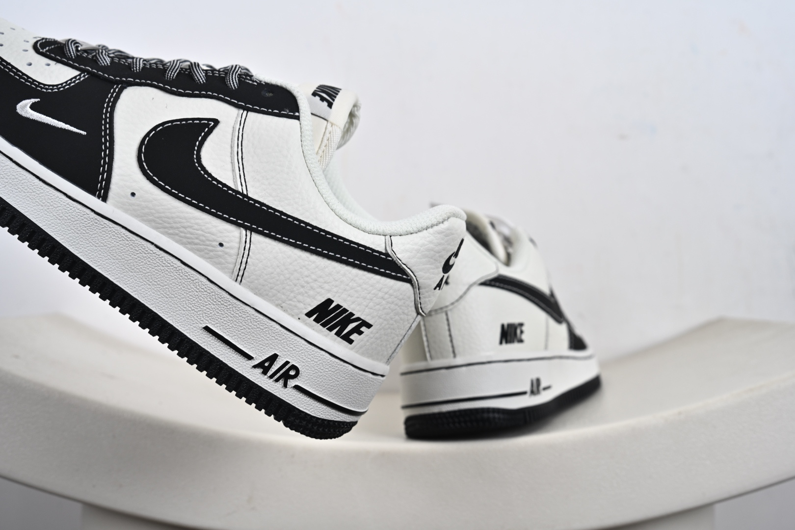 定制版 NIke Air Force 1 '07 Low NIKE--经典黑白 空军一号低帮 运动鞋 NH0601-574