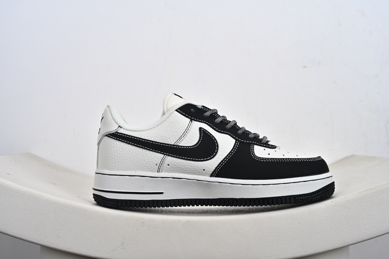 定制版 NIke Air Force 1 '07 Low NIKE--经典黑白 空军一号低帮 运动鞋 NH0601-574