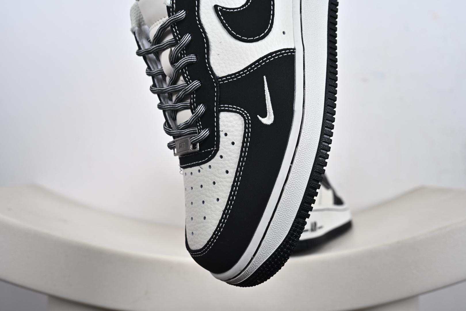 定制版 NIke Air Force 1 '07 Low NIKE--经典黑白 空军一号低帮 运动鞋 NH0601-574