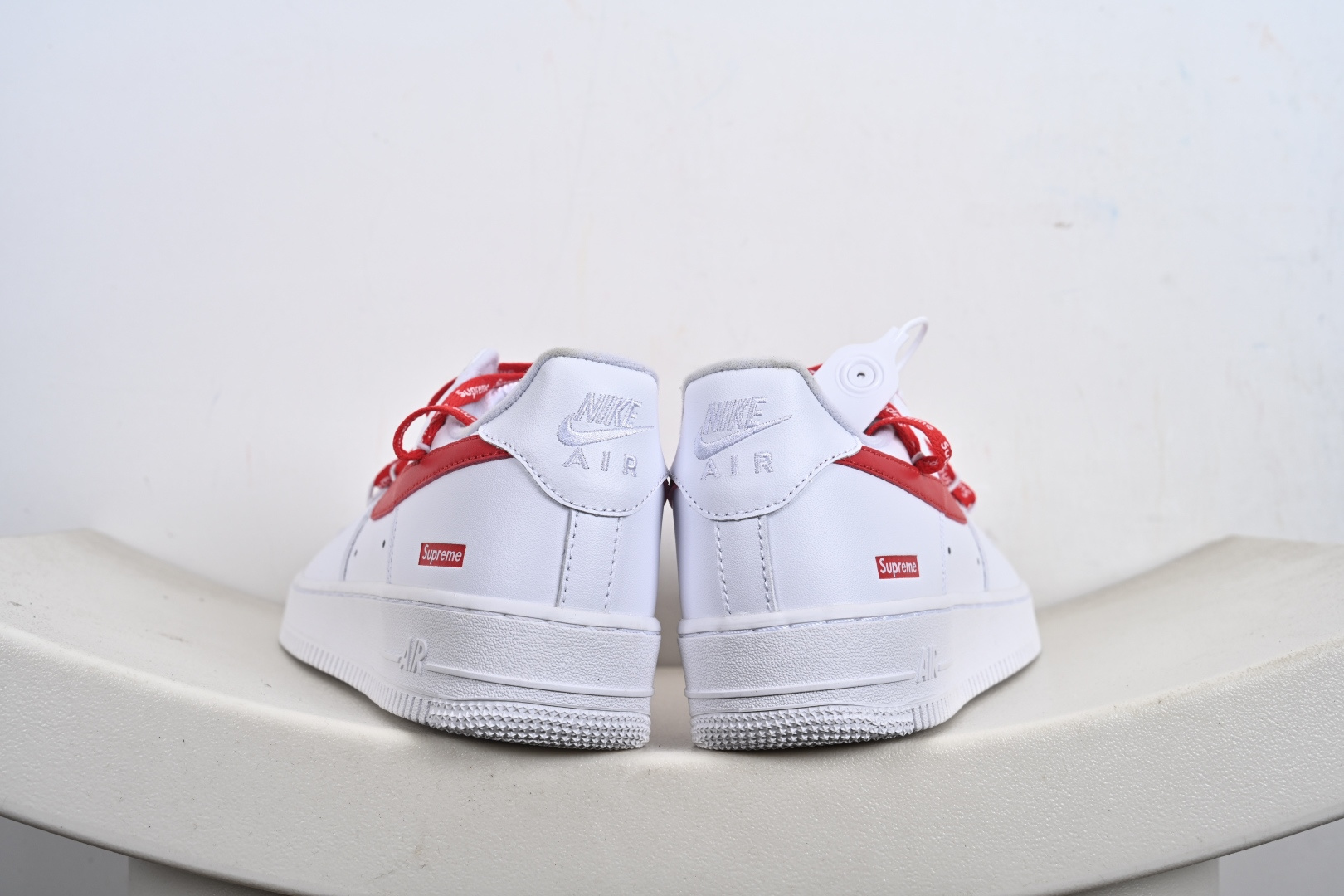 定制版 Nike Air Force 1 Low 07 x Superme 白红绑带 UP9225-101-Top High Quatity Cheap Sneakers Fashion Clothing Clothes Bags handbags Shoes of all Brand wholesale With The best Quality And Beautiful Price from China Factory Chinese suppliers wholesaler seller 定制版 Nike Air Force 1 Low 07 x Superme 白红绑带 UP9225-101