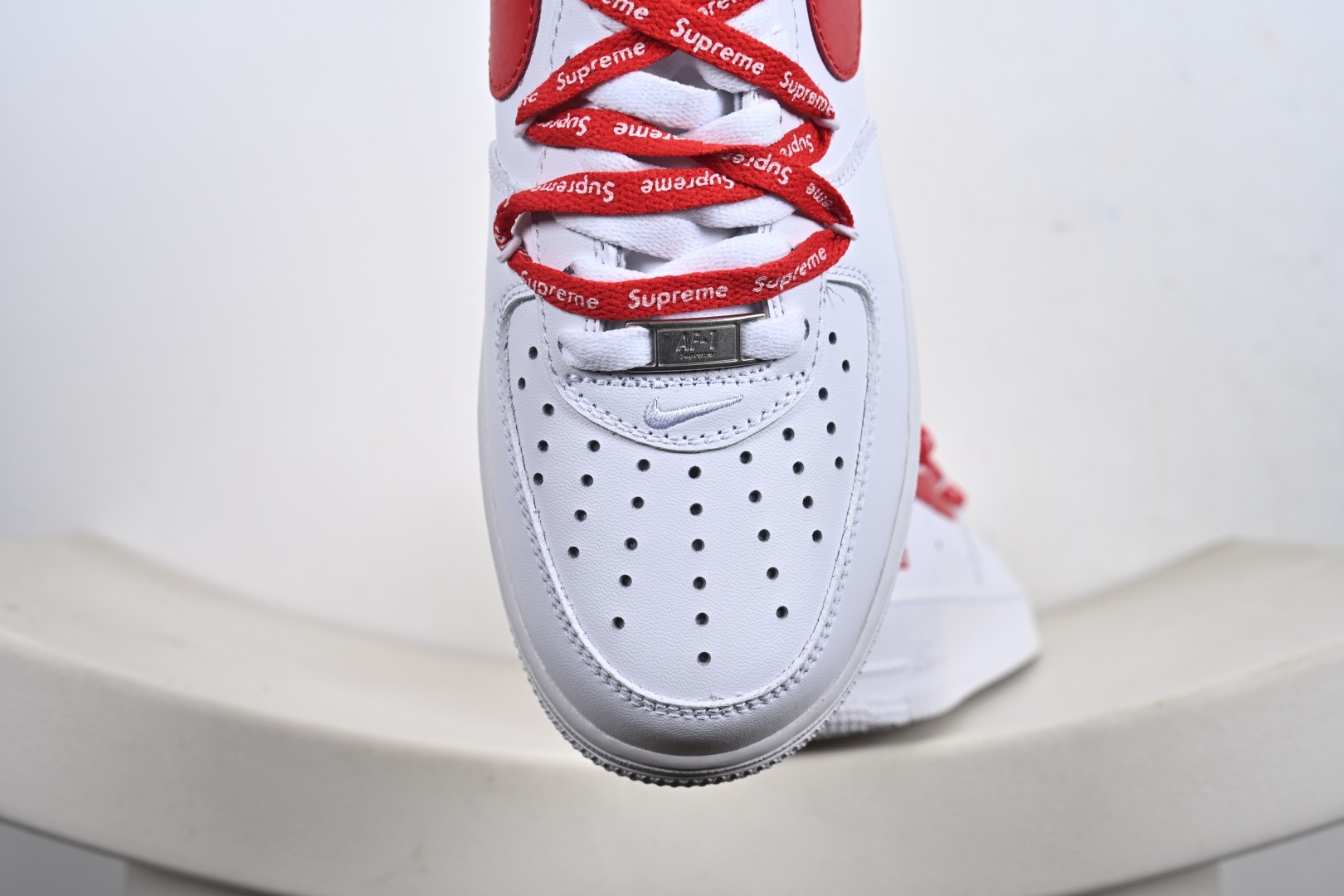 定制版 Nike Air Force 1 Low 07 x Superme 白红绑带 UP9225-101-Top High Quatity Cheap Sneakers Fashion Clothing Clothes Bags handbags Shoes of all Brand wholesale With The best Quality And Beautiful Price from China Factory Chinese suppliers wholesaler seller 定制版 Nike Air Force 1 Low 07 x Superme 白红绑带 UP9225-101