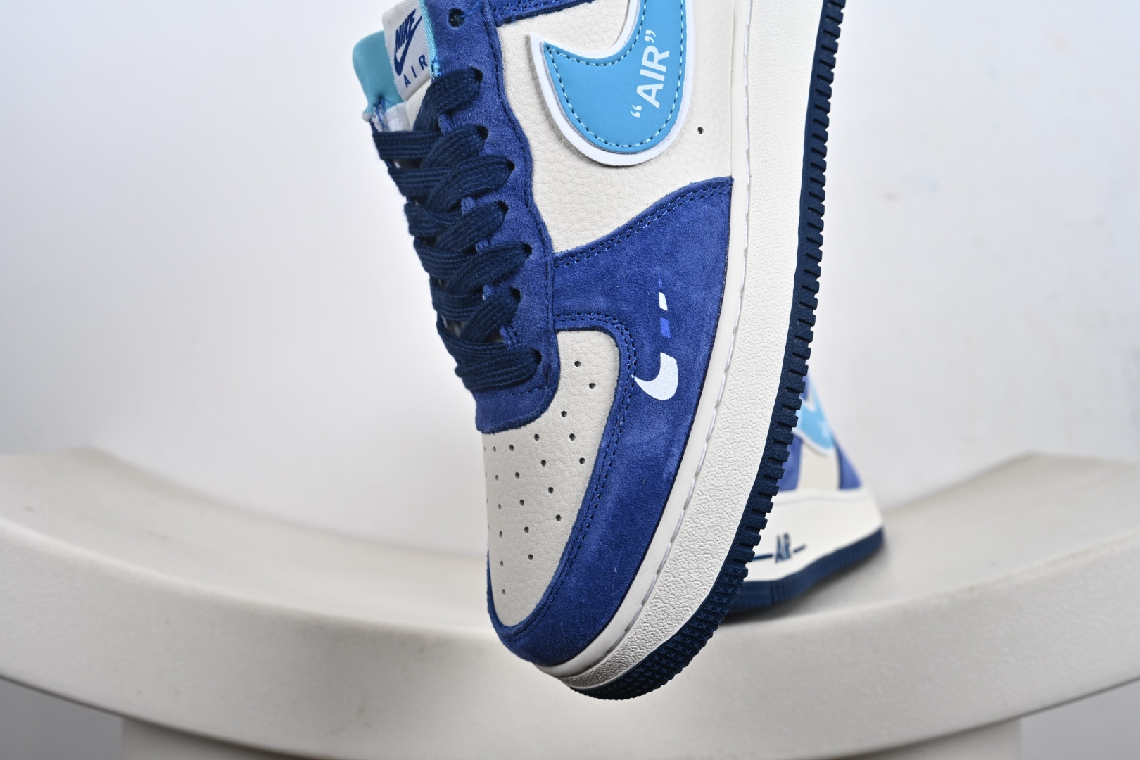 定制版 Air Force 1 Low 07 x UNDEFEATED 蓝白小勾 SY1388-003