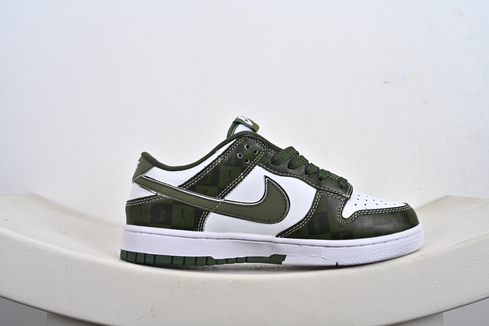 定制版 Nike SB Dunk Low“斯图西联名——双拼迷彩” 周年高端定制 低帮休闲板鞋 DG1988-010-Top High Quatity Cheap Sneakers Fashion Clothing Clothes Bags handbags Shoes of all Brand wholesale With The best Quality And Beautiful Price from China Factory Chinese suppliers wholesaler seller 定制版 Nike SB Dunk Low“斯图西联名——双拼迷彩” 周年高端定制 低帮休闲板鞋 DG1988-010