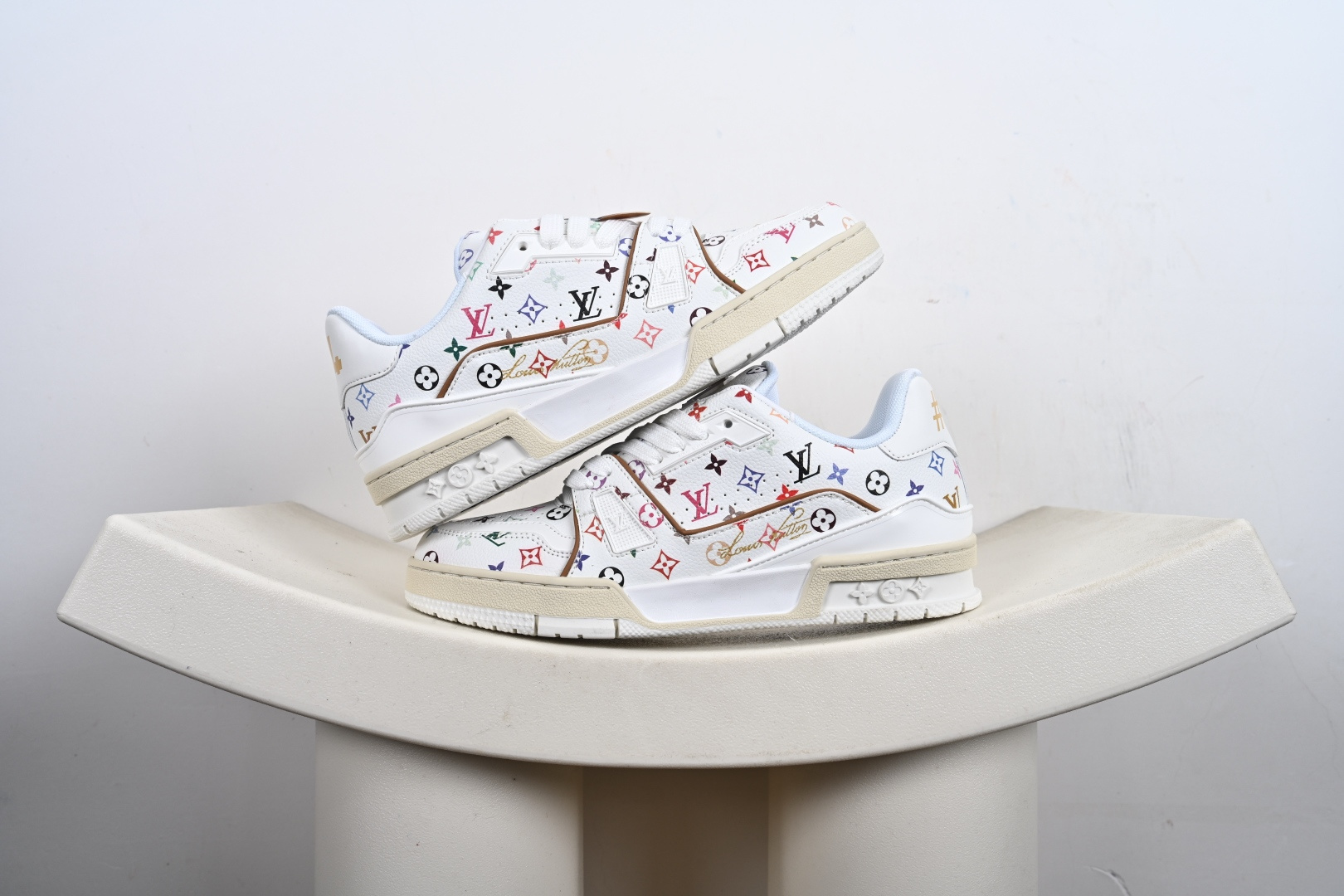 支持放店 LV路易威登Louis Vuitton Trainer Low Sneaker 面包版系列低帮休闲运动文化百搭篮球板鞋! B5-E1