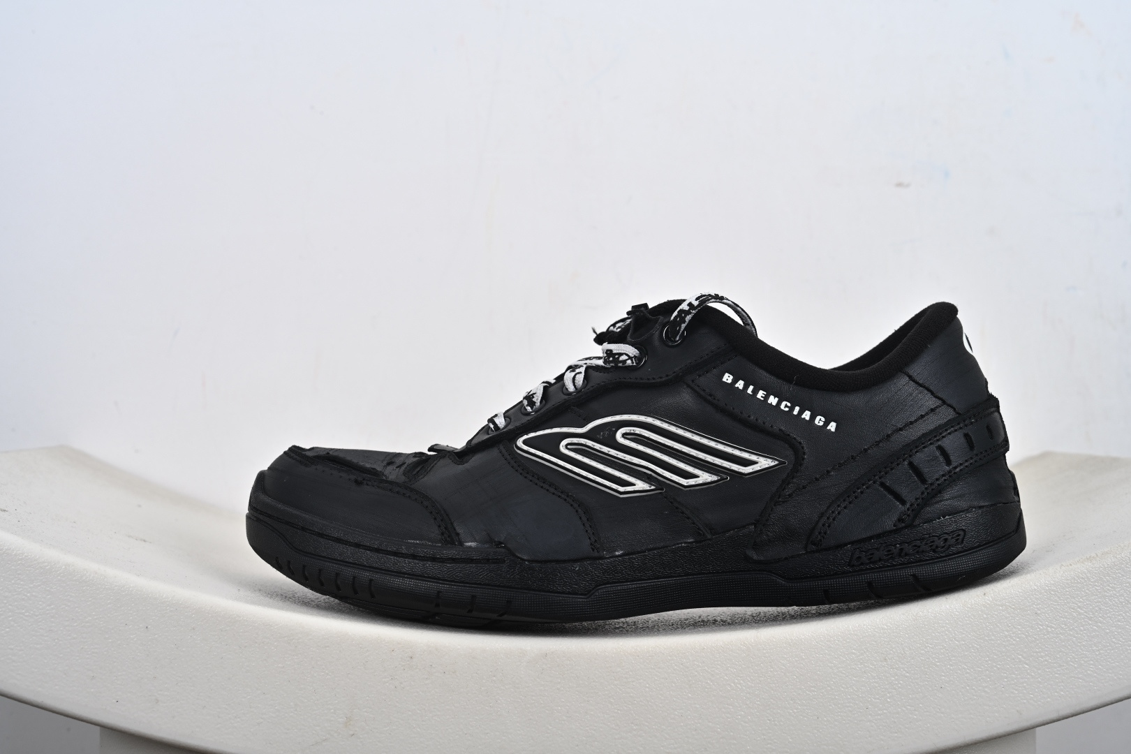 360 Balenciaga 巴黎世家 Hamptons 手工做旧款 牛皮革 复古圆头系带低帮休闲鞋 841765 WCURB 1000