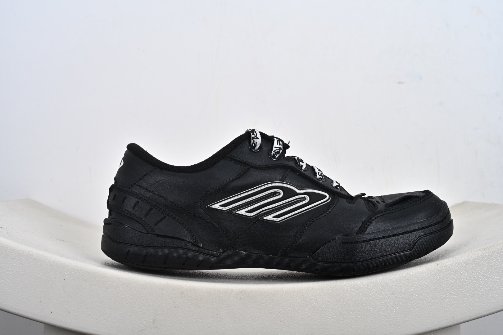 360 Balenciaga 巴黎世家 Hamptons 手工做旧款 牛皮革 复古圆头系带低帮休闲鞋 841765 WCURB 1000