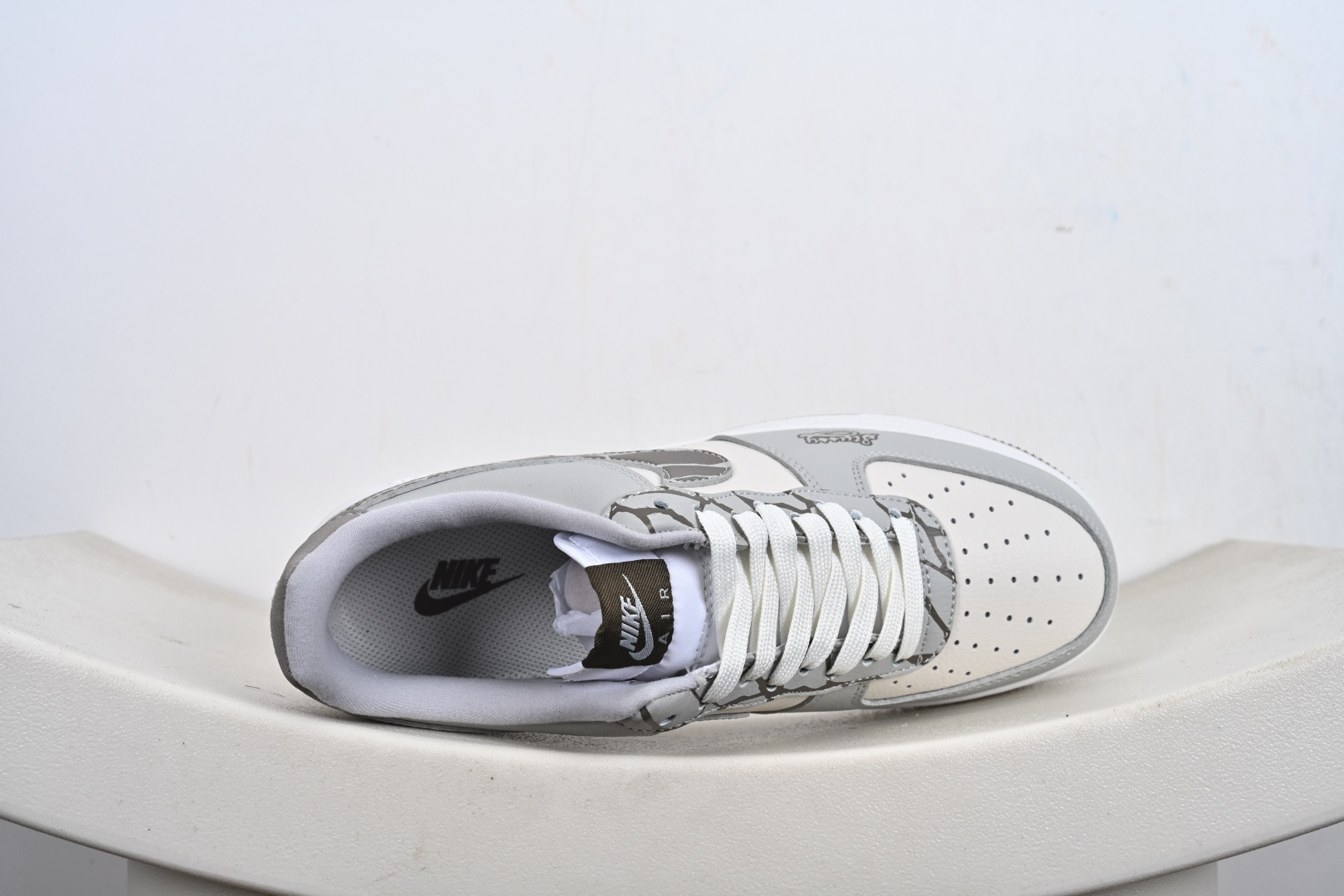 Nike Air Force 1 '07 Low “斯图西联名——白灰裂纹勾”空军一号 高端定制 低帮 运动鞋 XJ9168-004