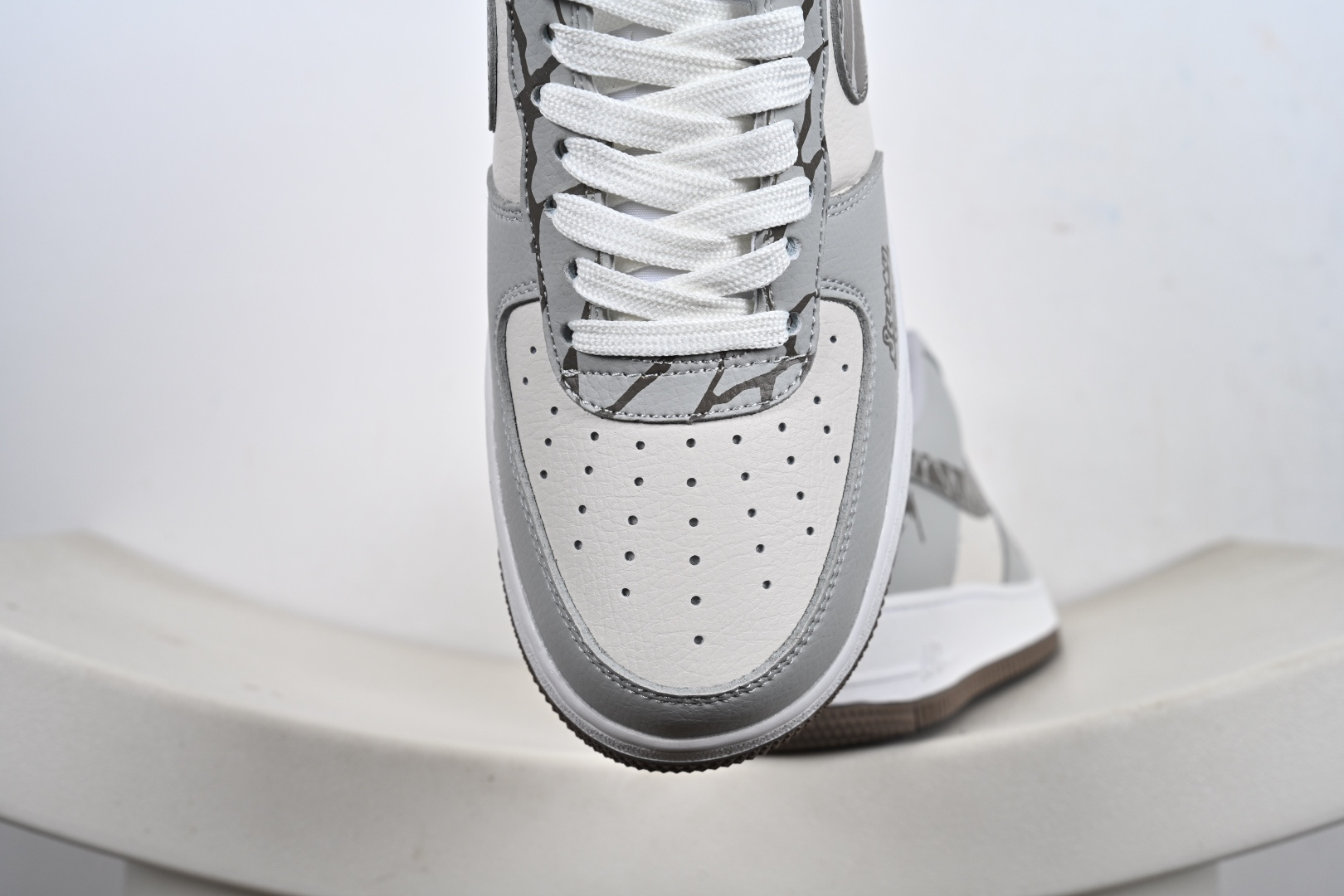 Nike Air Force 1 '07 Low “斯图西联名——白灰裂纹勾”空军一号 高端定制 低帮 运动鞋 XJ9168-004