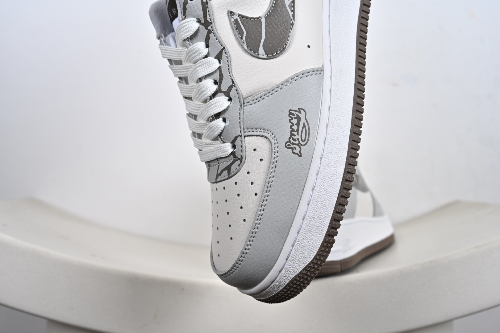 Nike Air Force 1 '07 Low “斯图西联名——白灰裂纹勾”空军一号 高端定制 低帮 运动鞋 XJ9168-004