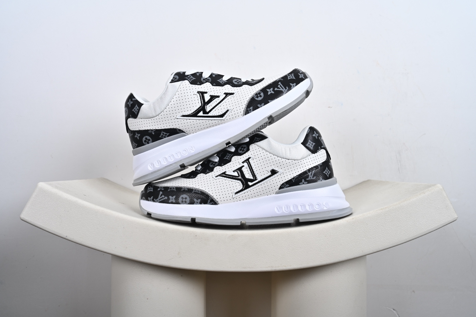 支持放店 LV路易威登Louis Vuitton Trainer Low Sneaker 面包版系列低帮休闲运动文化百搭篮球板鞋! G1-E3