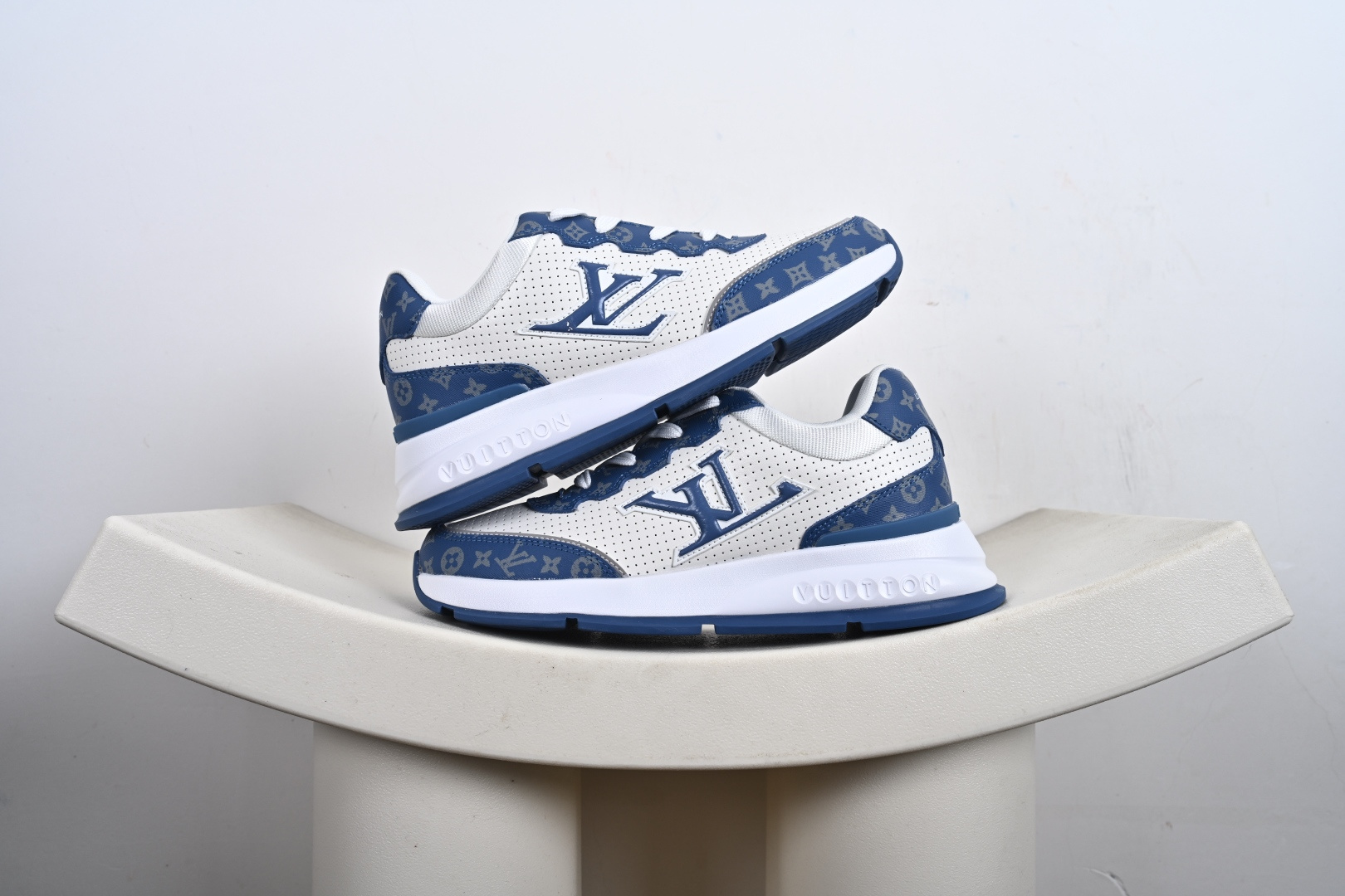 支持放店 LV路易威登Louis Vuitton Trainer Low Sneaker 面包版系列低帮休闲运动文化百搭篮球板鞋! G1-E3