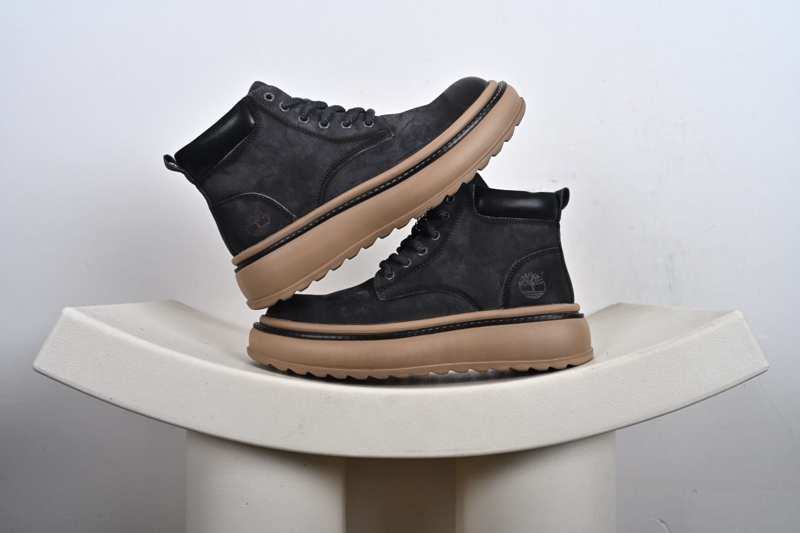 300 Timberland 添柏岚/天伯伦 秋冬新品 户外轻量 休闲大黄靴 TB10035