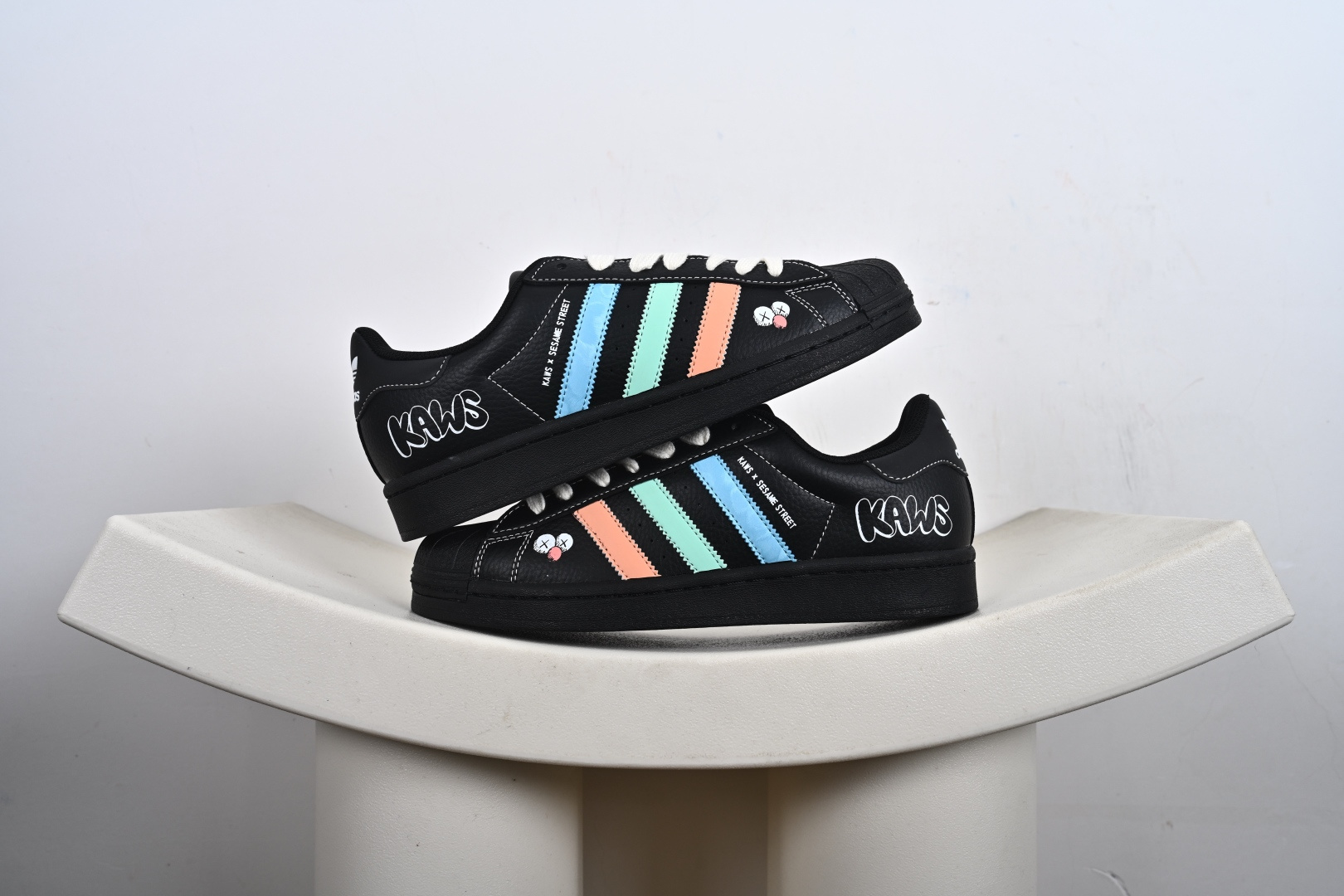 福利特价💰140支持放店‼️‼️‼️
AD Originals Superstar x Louis Vuitton 采用全新头层拼接皮革材质后跟采用特色3D立体印字 渠道正品订单 诠释市场最高工艺水平全鞋进口头层皮料打造区别市面普通真标版本，进出专柜无压力 
货号：BZ2533
Size：36-45-Q2-E1