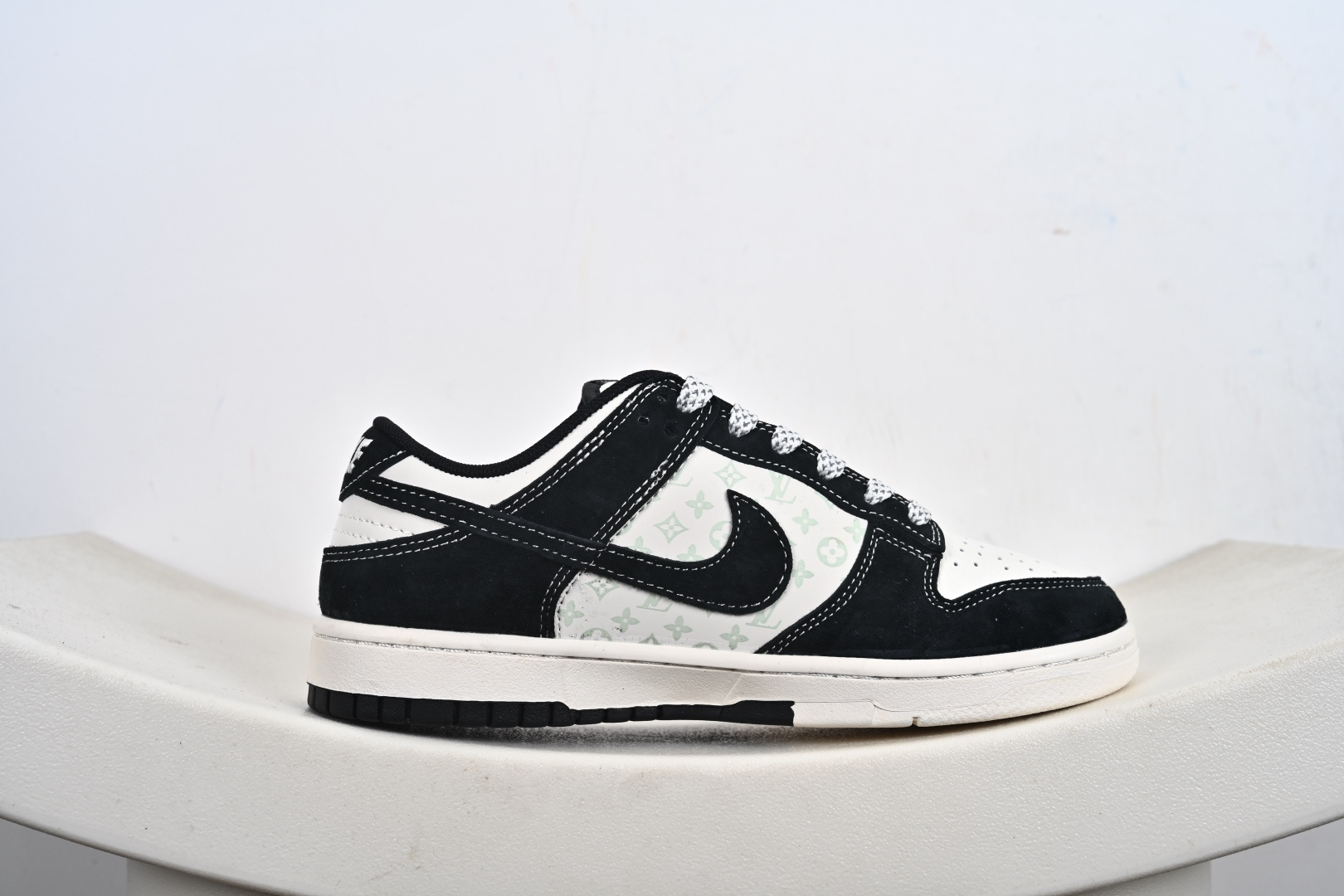 Louis Vuitton x Nk SB Dunk Low 定制配色 Lv联名 复古低帮休闲百搭板鞋 CX5050-Y19