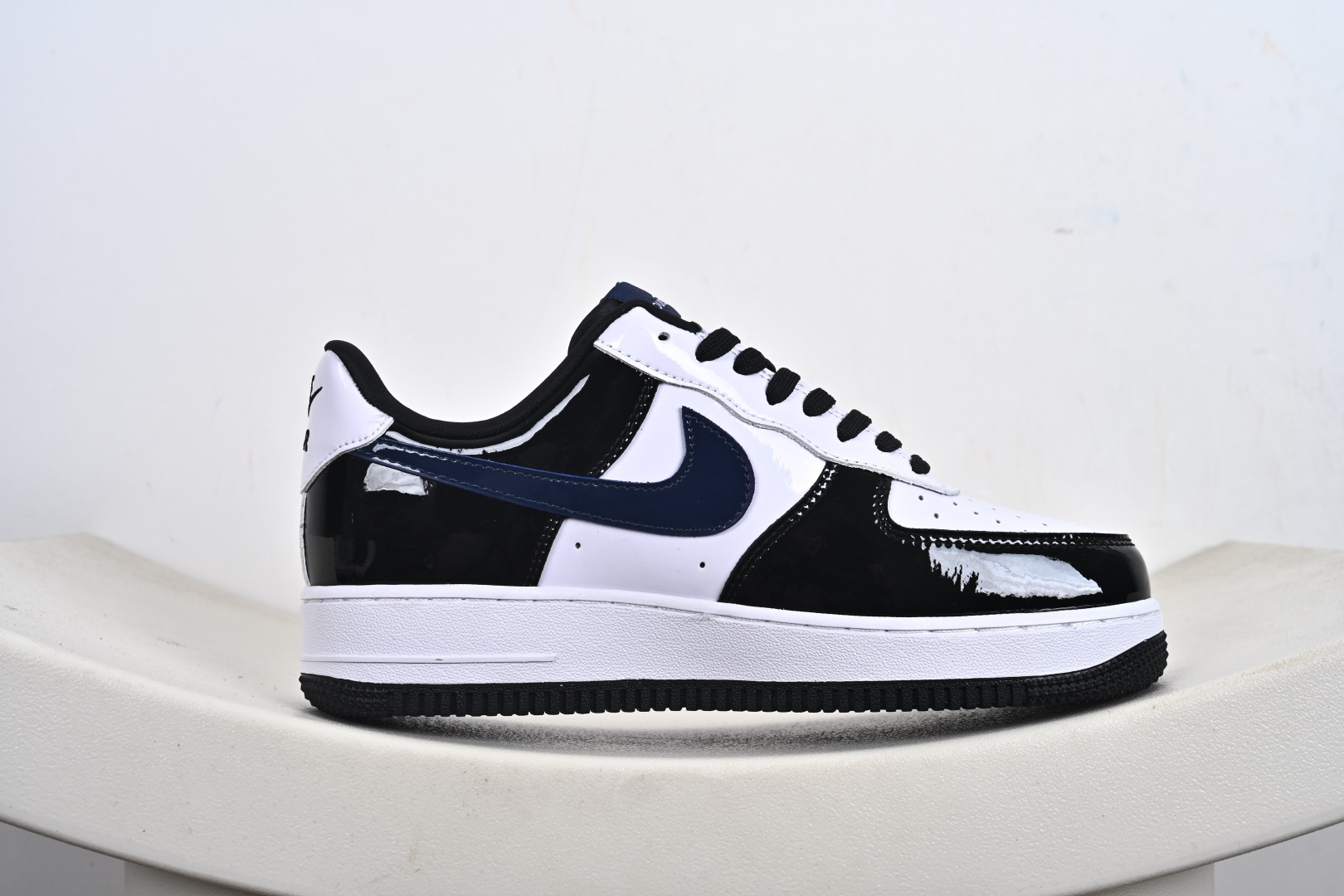 高端定制Nike Air Force 1 '07 Low “LV联名---黑白蓝” DF0188-101 高端定制Nike Air Force 1 '07 Low “LV联名---黑白蓝” DF0188-101