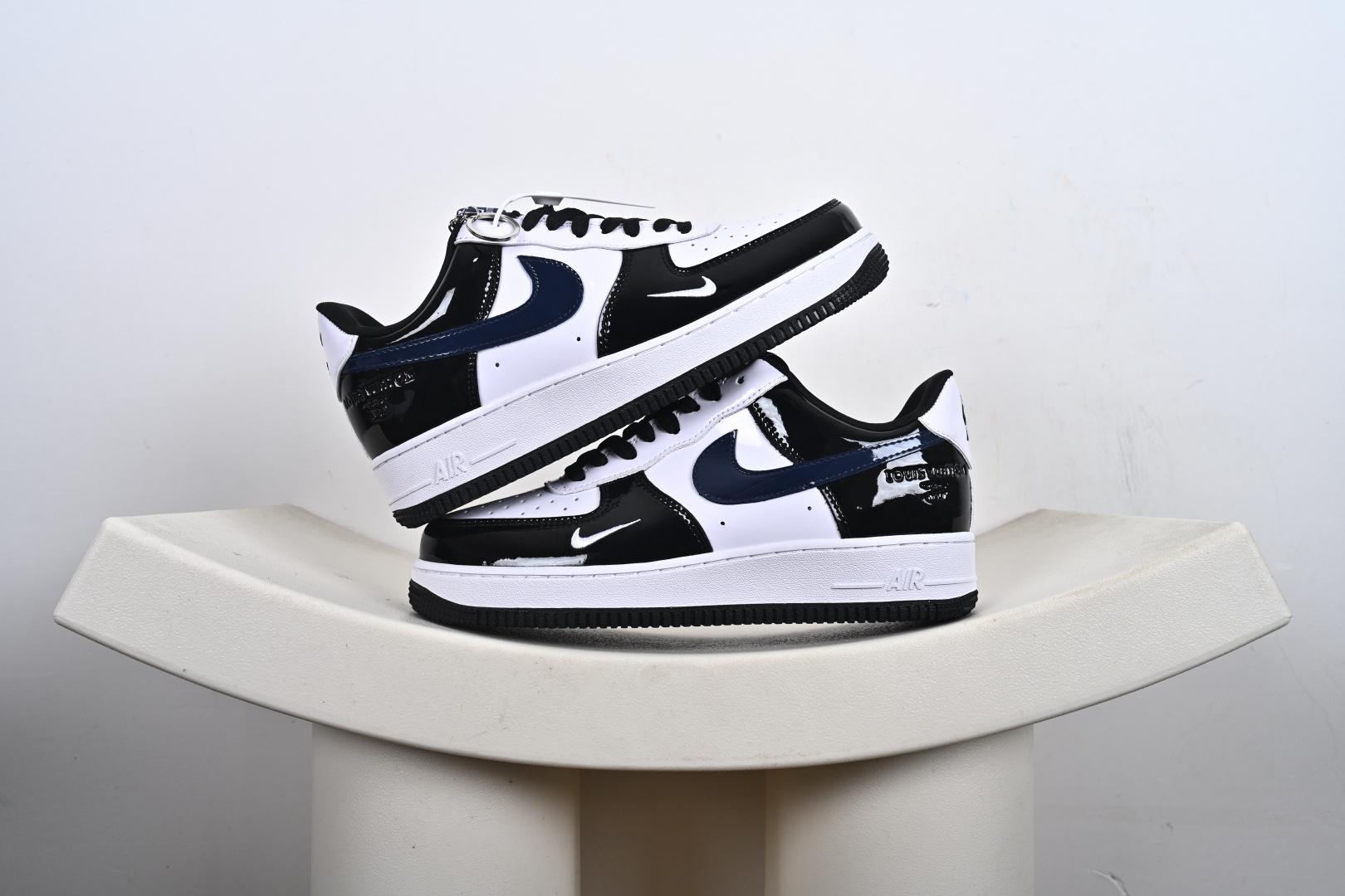高端定制Nike Air Force 1 ’07 Low “LV联名—黑白蓝” DF0188-101 高端定制Nike Air Force 1 ’07 Low “LV联名—黑白蓝” DF0188-101