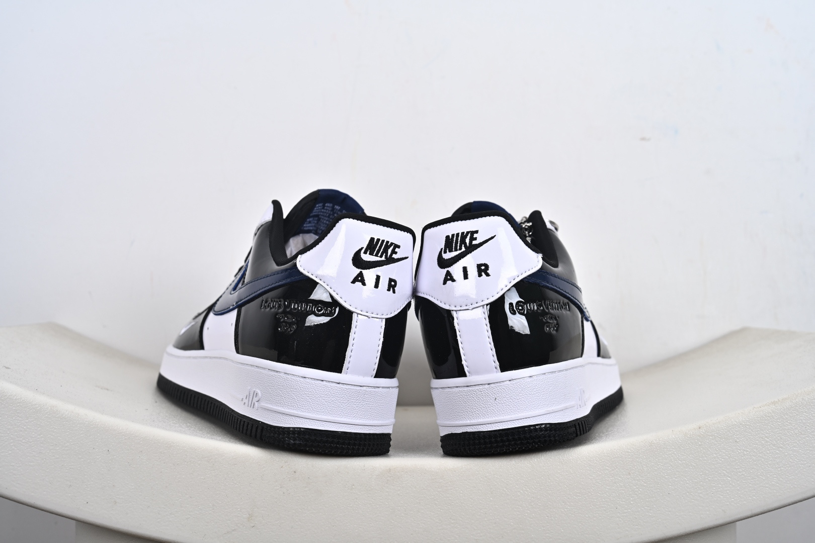 高端定制Nike Air Force 1 '07 Low “LV联名---黑白蓝” DF0188-101 高端定制Nike Air Force 1 '07 Low “LV联名---黑白蓝” DF0188-101