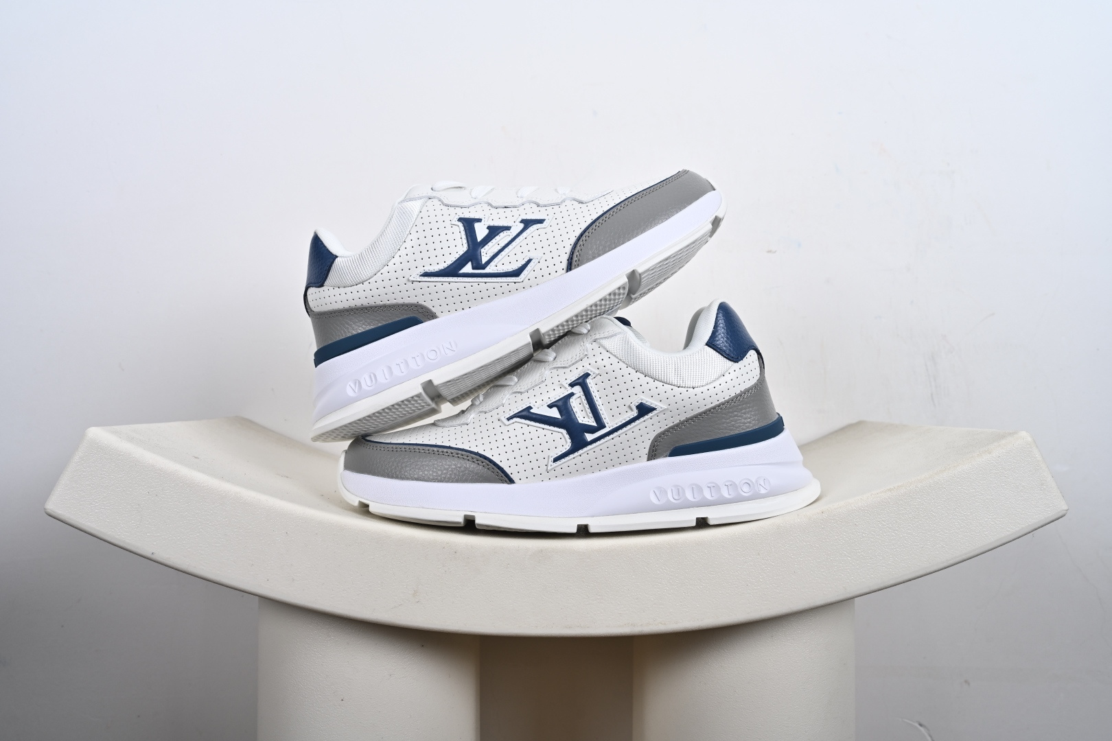 支持放店 LV路易威登Louis Vuitton Trainer Low Sneaker 面包版系列低帮休闲运动文化百搭篮球板鞋! G1-E3
