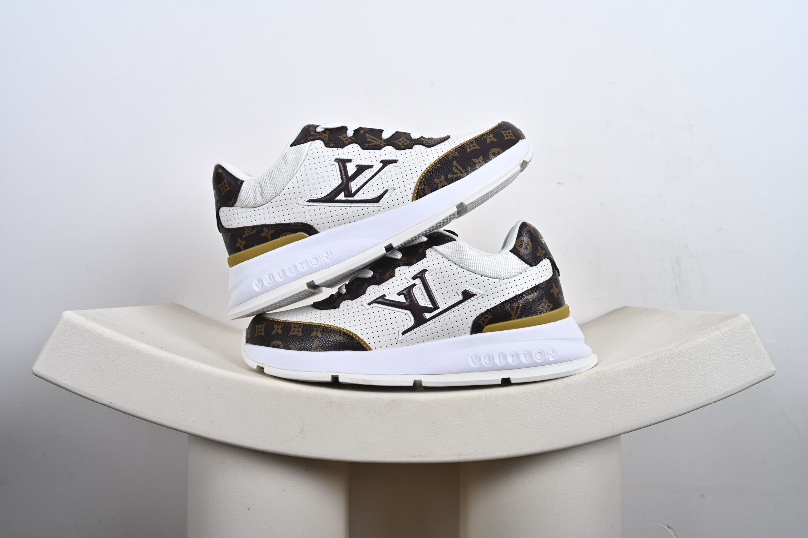 支持放店 LV路易威登Louis Vuitton Trainer Low Sneaker 面包版系列低帮休闲运动文化百搭篮球板鞋! G1-E3