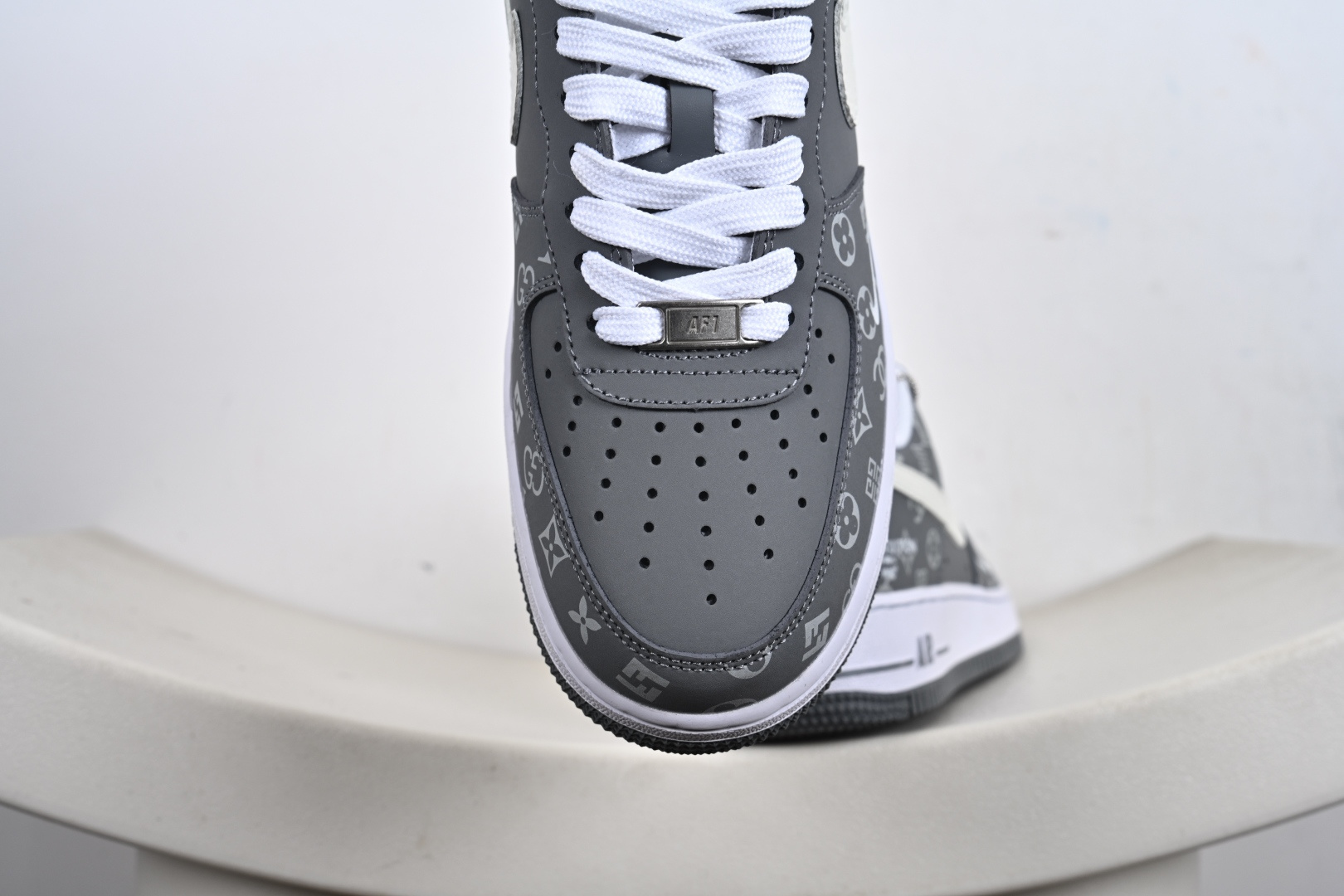 240 定制版 NIke Air Force 1 '07 Low LV联名--灰白印花 空军一号低帮 运动鞋 NH0601-575