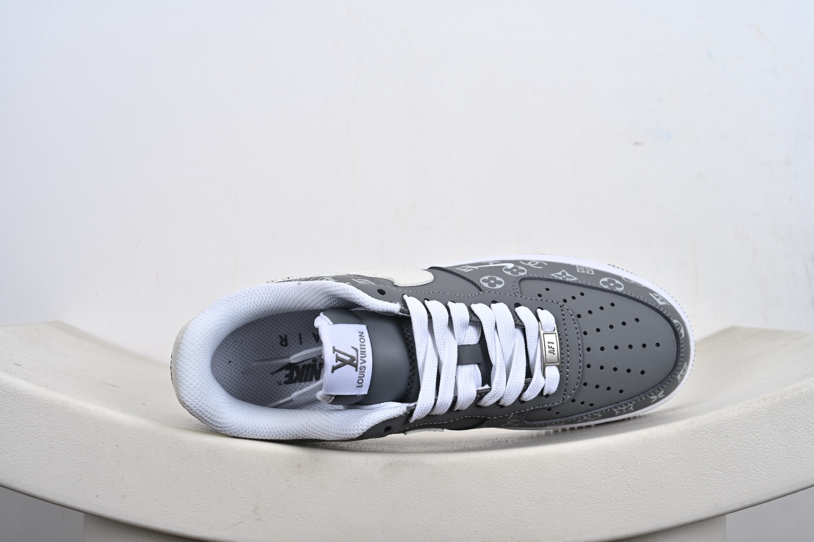 240 定制版 NIke Air Force 1 '07 Low LV联名--灰白印花 空军一号低帮 运动鞋 NH0601-575