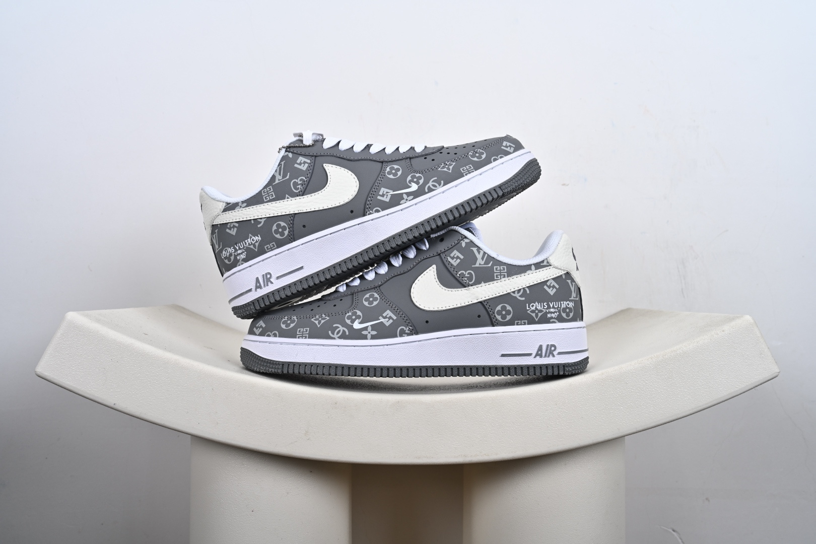 240 定制版 NIke Air Force 1 '07 Low LV联名--灰白印花 空军一号低帮 运动鞋 NH0601-575