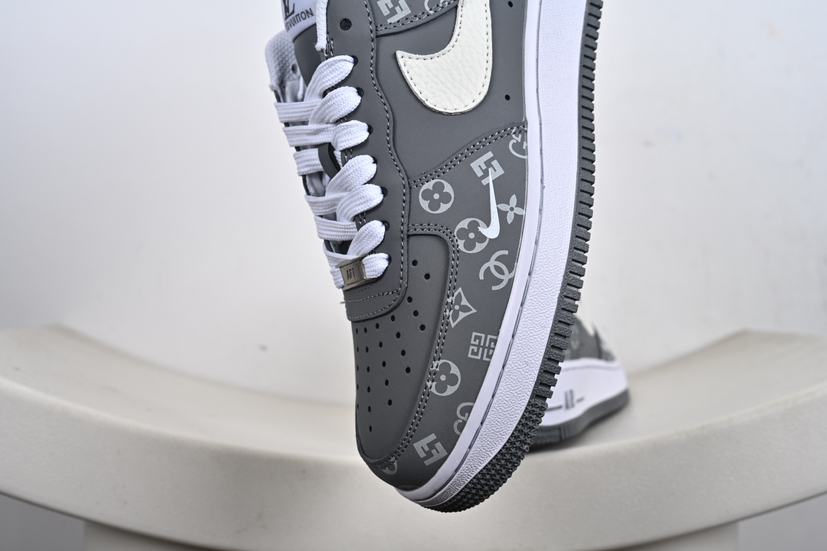 240 定制版 NIke Air Force 1 '07 Low LV联名--灰白印花 空军一号低帮 运动鞋 NH0601-575