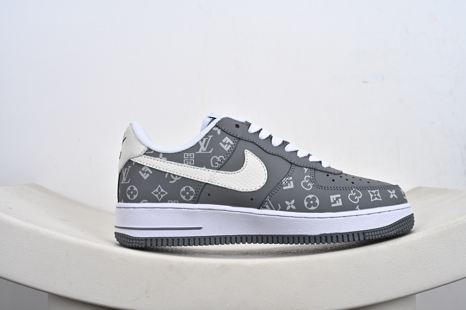 240 定制版 NIke Air Force 1 '07 Low LV联名--灰白印花 空军一号低帮 运动鞋 NH0601-575