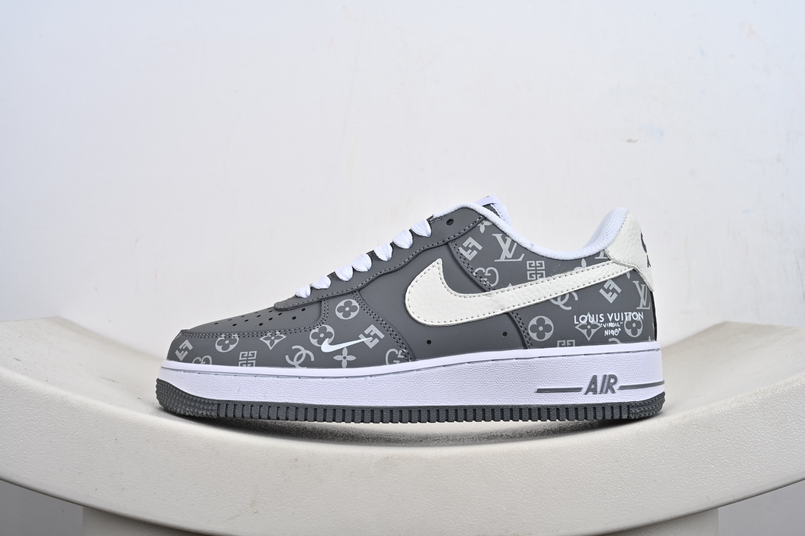 240 定制版 NIke Air Force 1 '07 Low LV联名--灰白印花 空军一号低帮 运动鞋 NH0601-575