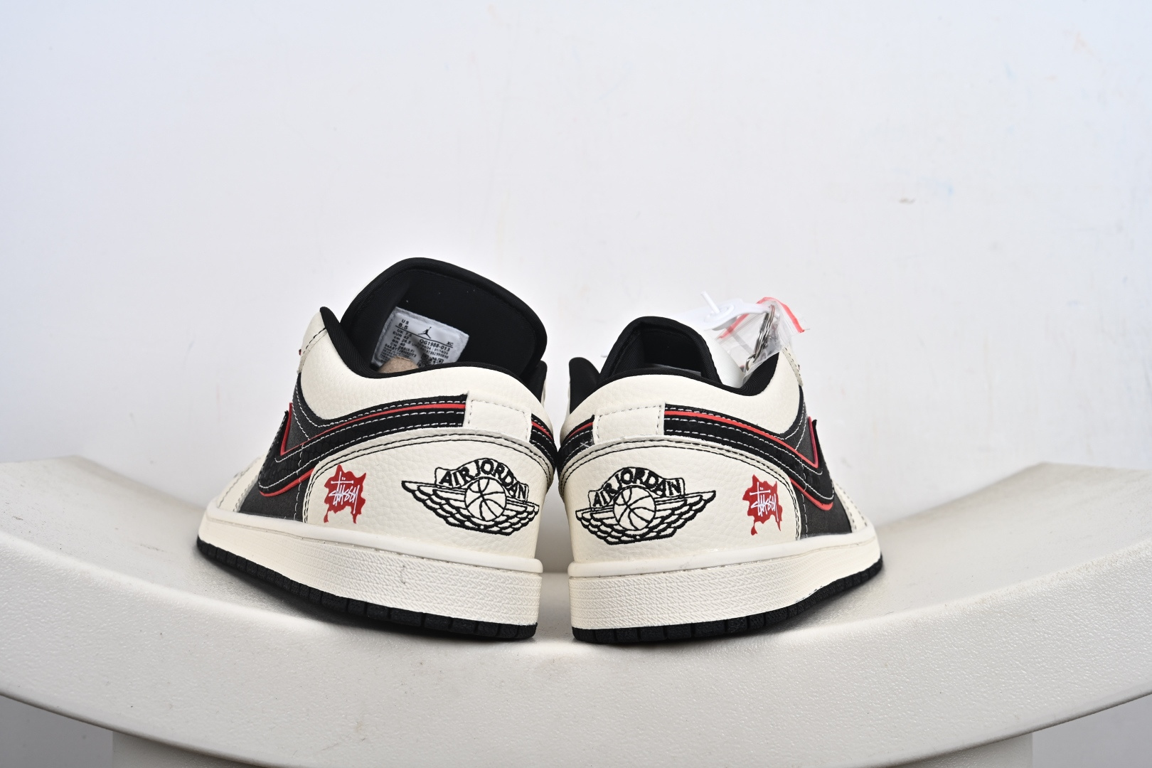 定制版 Nike Jordan Air Jordan 1“斯图西联名——米白黑红勾” 高端定制 低帮 复古 减震 防滑 耐磨 篮球鞋 QG1988-013