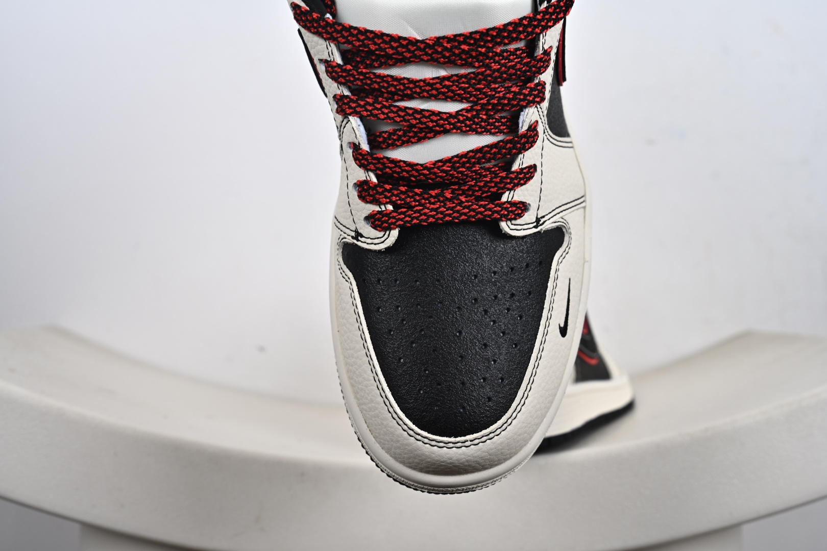 定制版 Nike Jordan Air Jordan 1“斯图西联名——米白黑红勾” 高端定制 低帮 复古 减震 防滑 耐磨 篮球鞋 QG1988-013