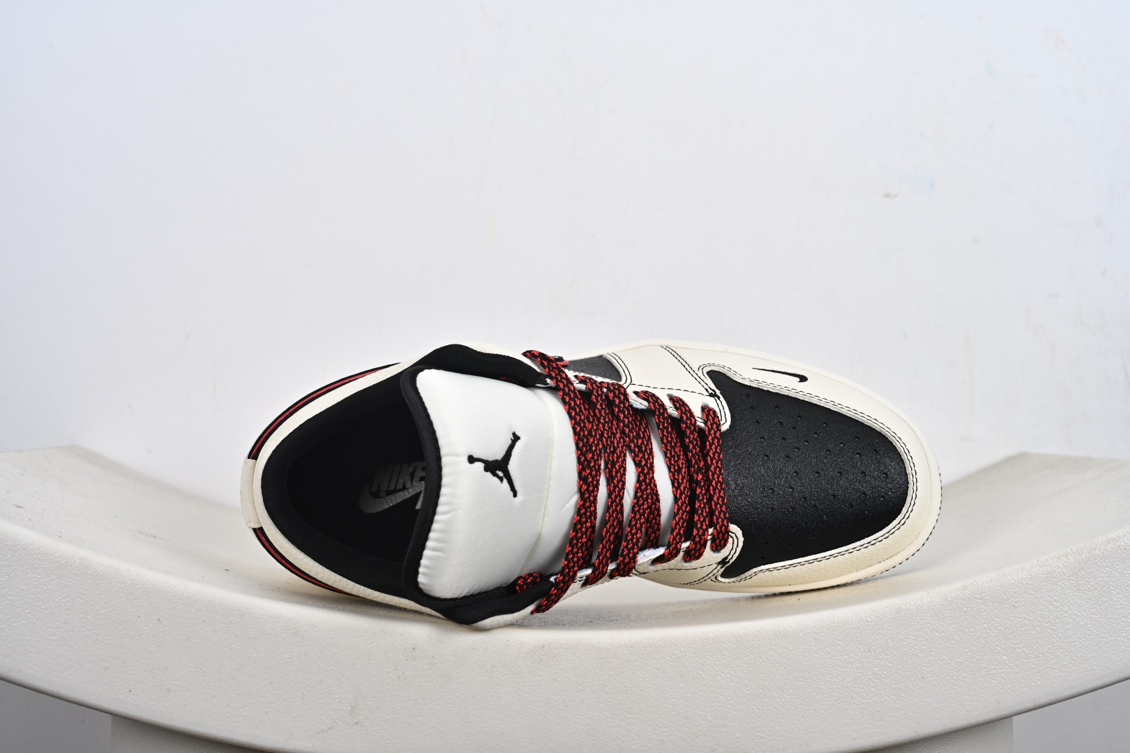 定制版 Nike Jordan Air Jordan 1“斯图西联名——米白黑红勾” 高端定制 低帮 复古 减震 防滑 耐磨 篮球鞋 QG1988-013