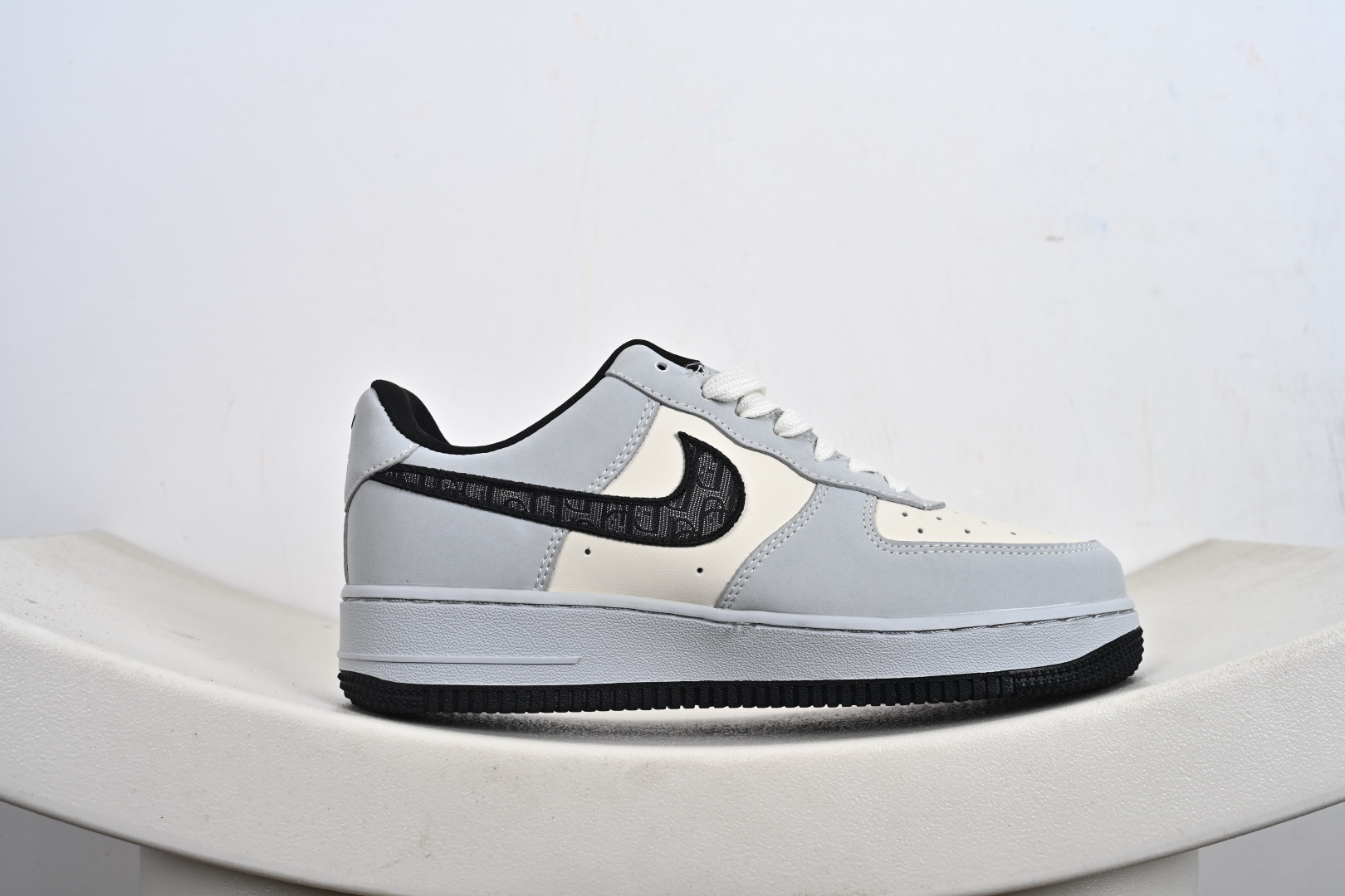 定制版 Air Force 1 '07 Low “迪奥联名——花纹米灰黑”空军一号 高端定制 低帮 运动鞋 休闲鞋 BK0188-081
